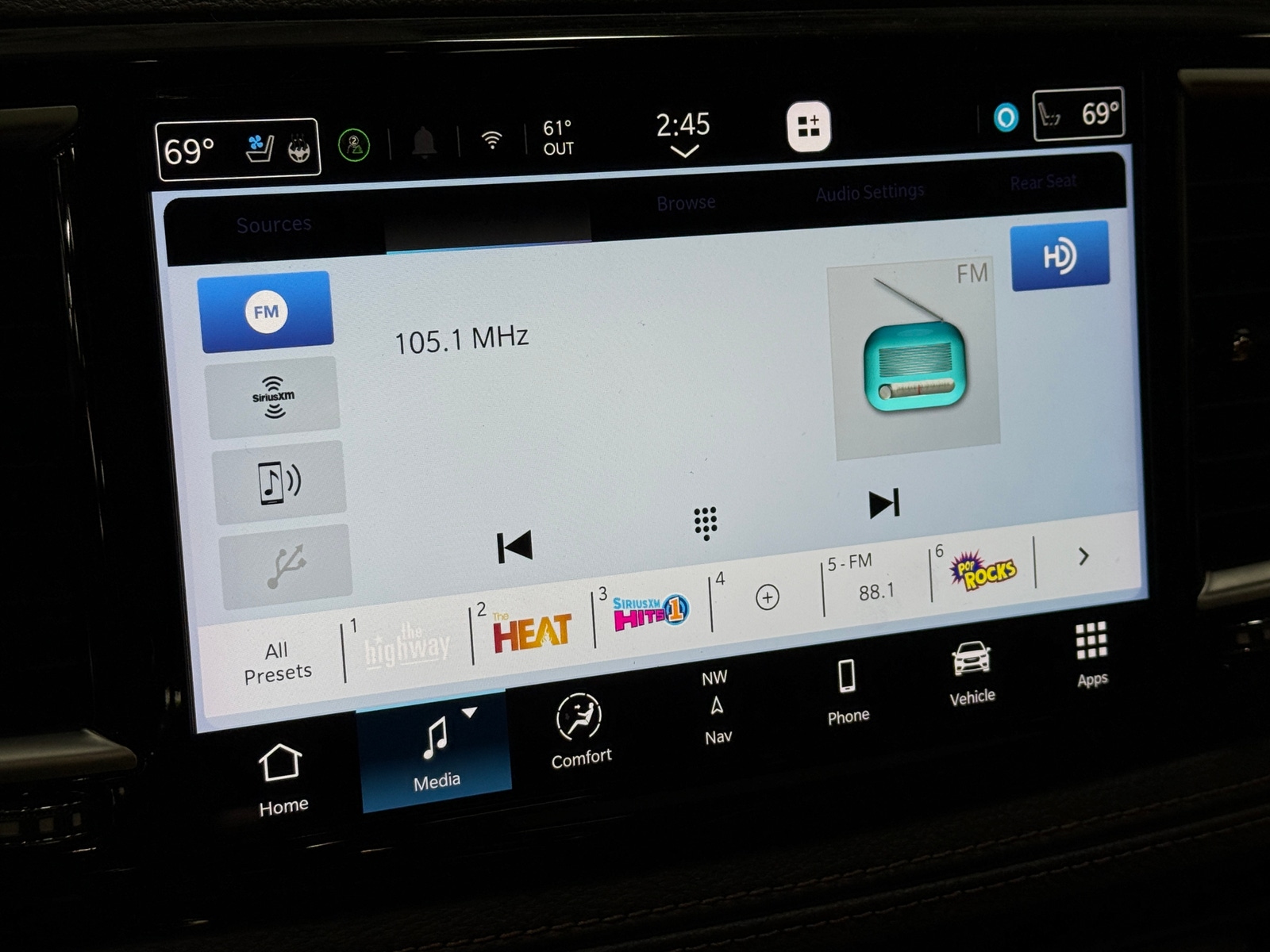 Thumbnail: 2025 Chrysler Pacifica - 3