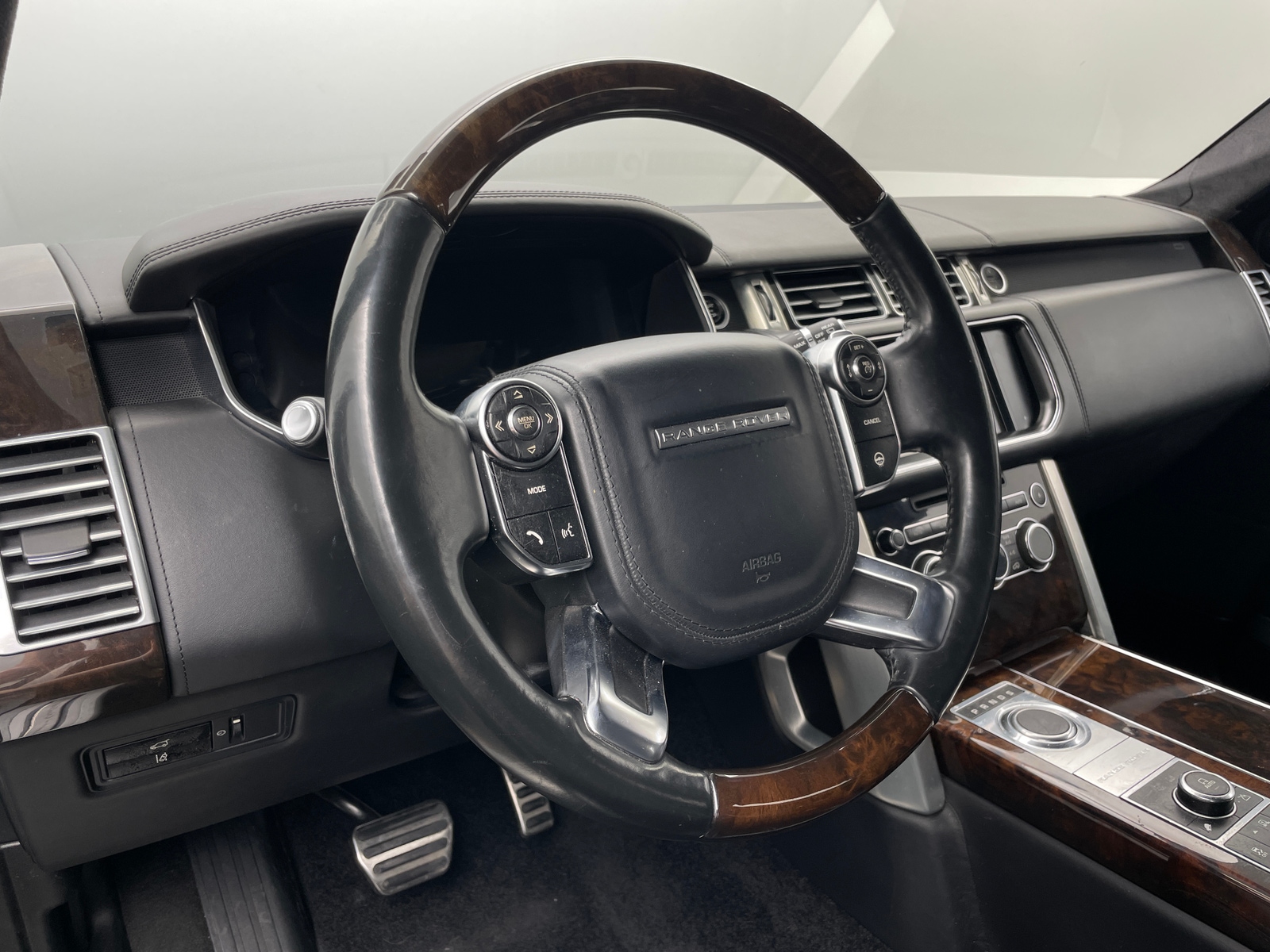 Thumbnail: 2015 Land Rover Range Rover - 4