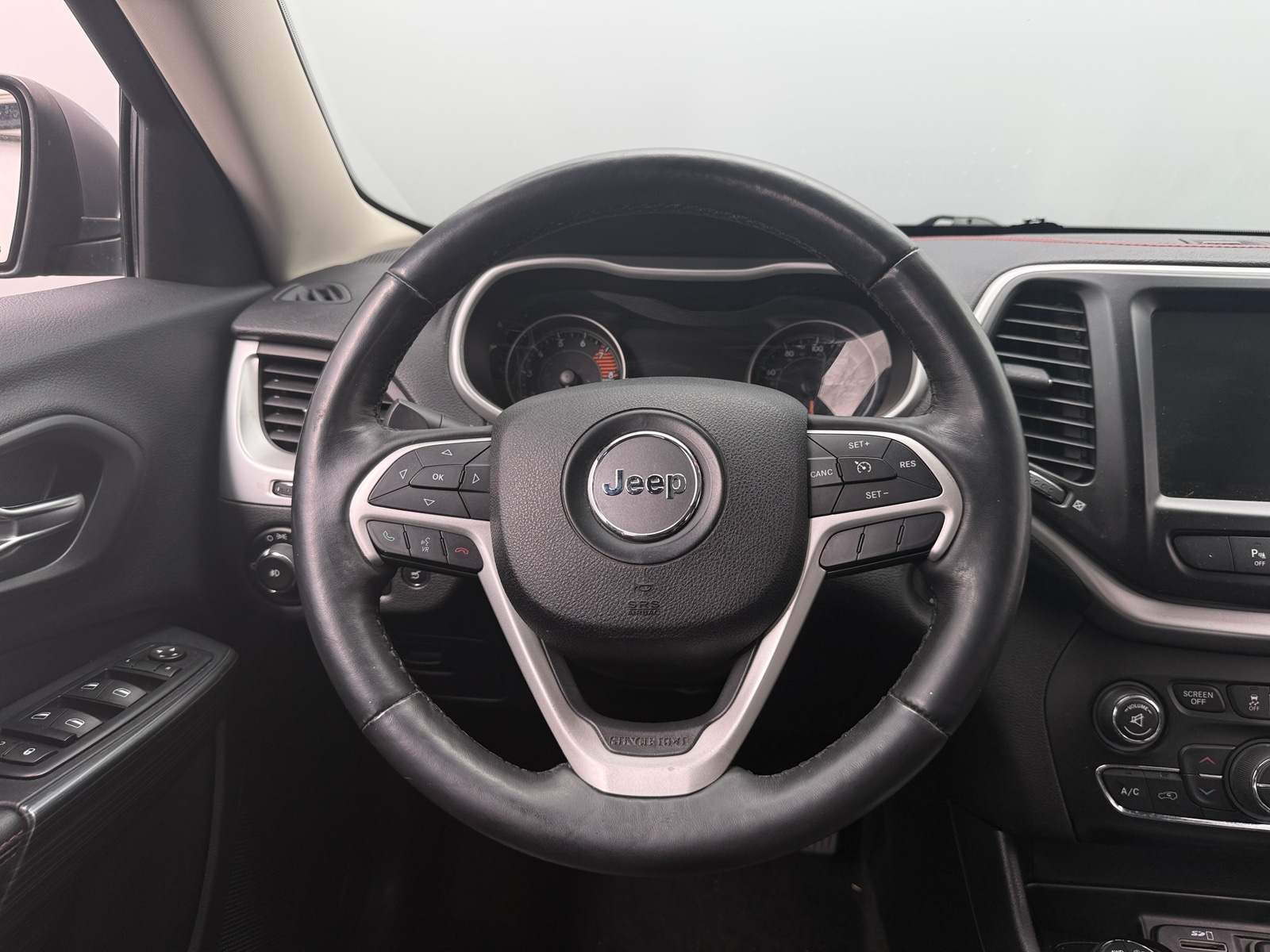 Thumbnail: 2016 Jeep Cherokee - 5