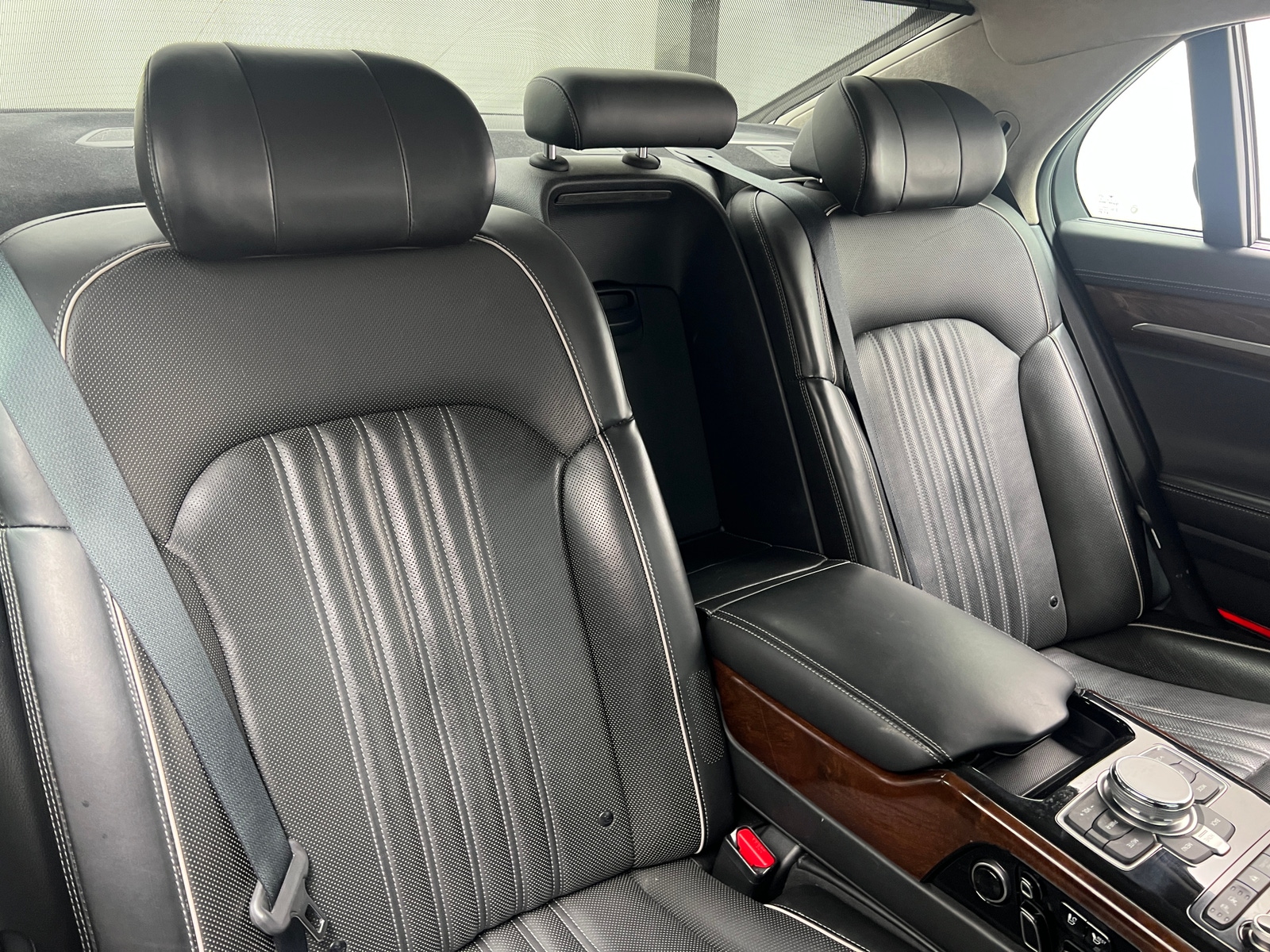 Thumbnail: 2018 Genesis G90 - 5