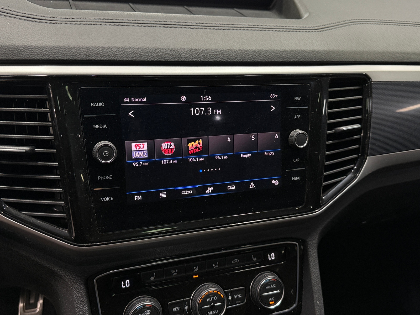 Thumbnail: 2023 Volkswagen Atlas - 3