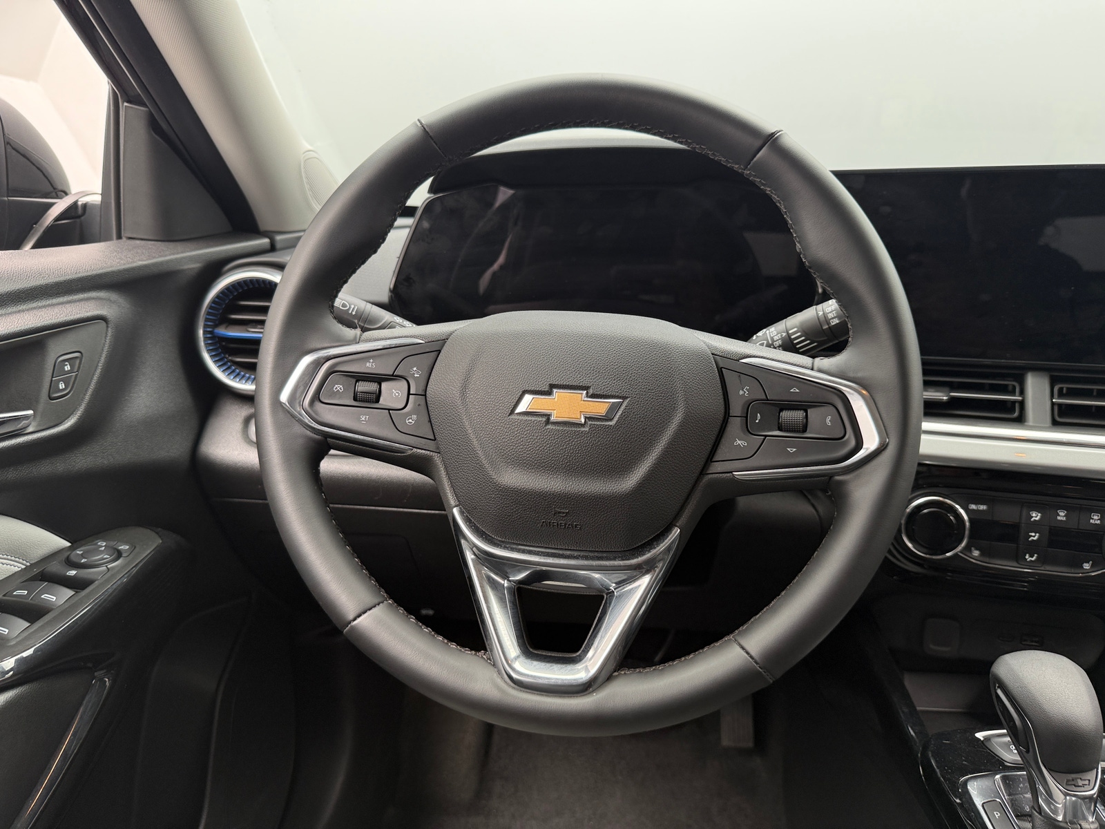 Thumbnail: 2025 Chevrolet Trax - 5