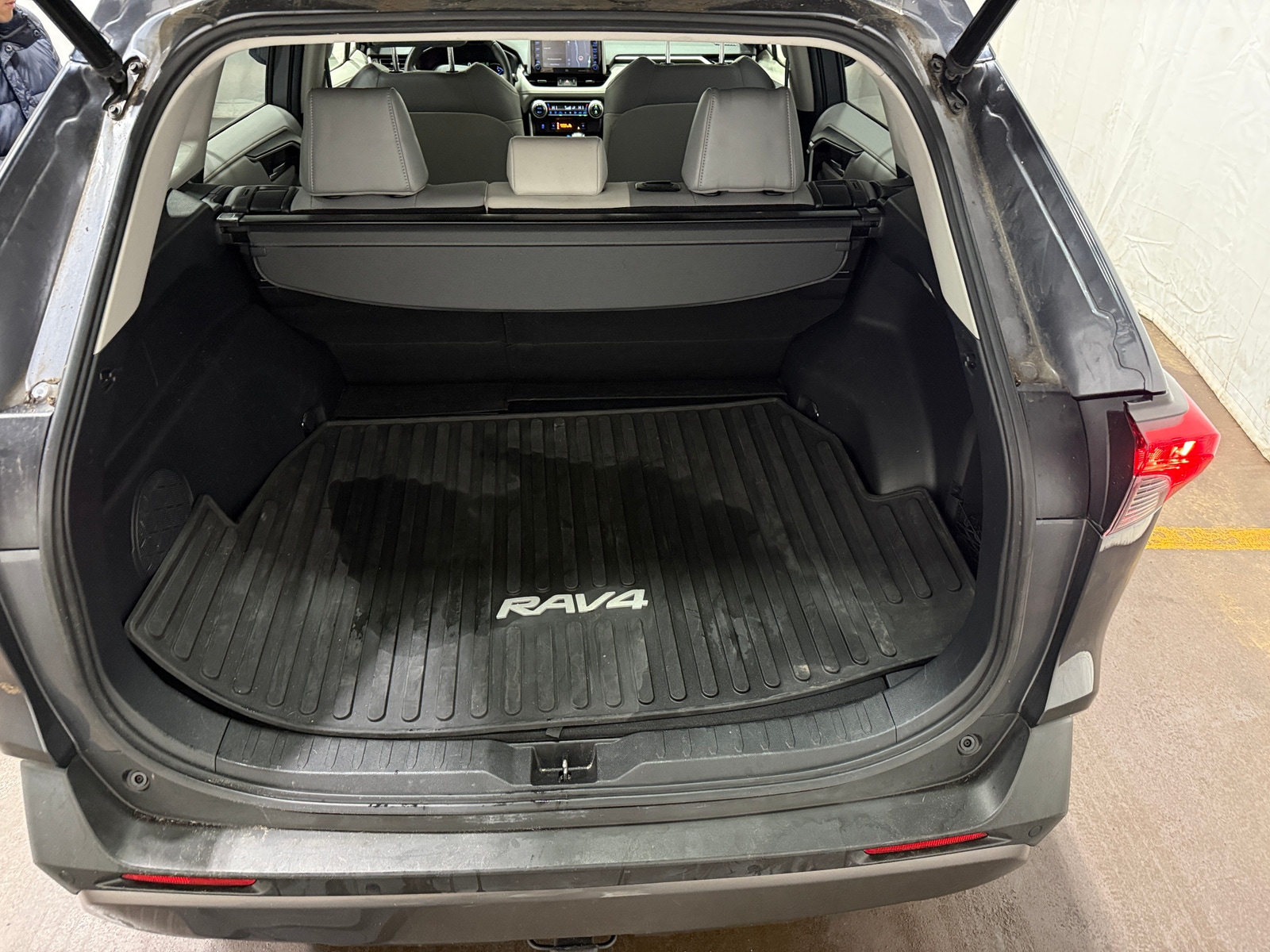 Thumbnail: 2021 Toyota RAV4 - 6