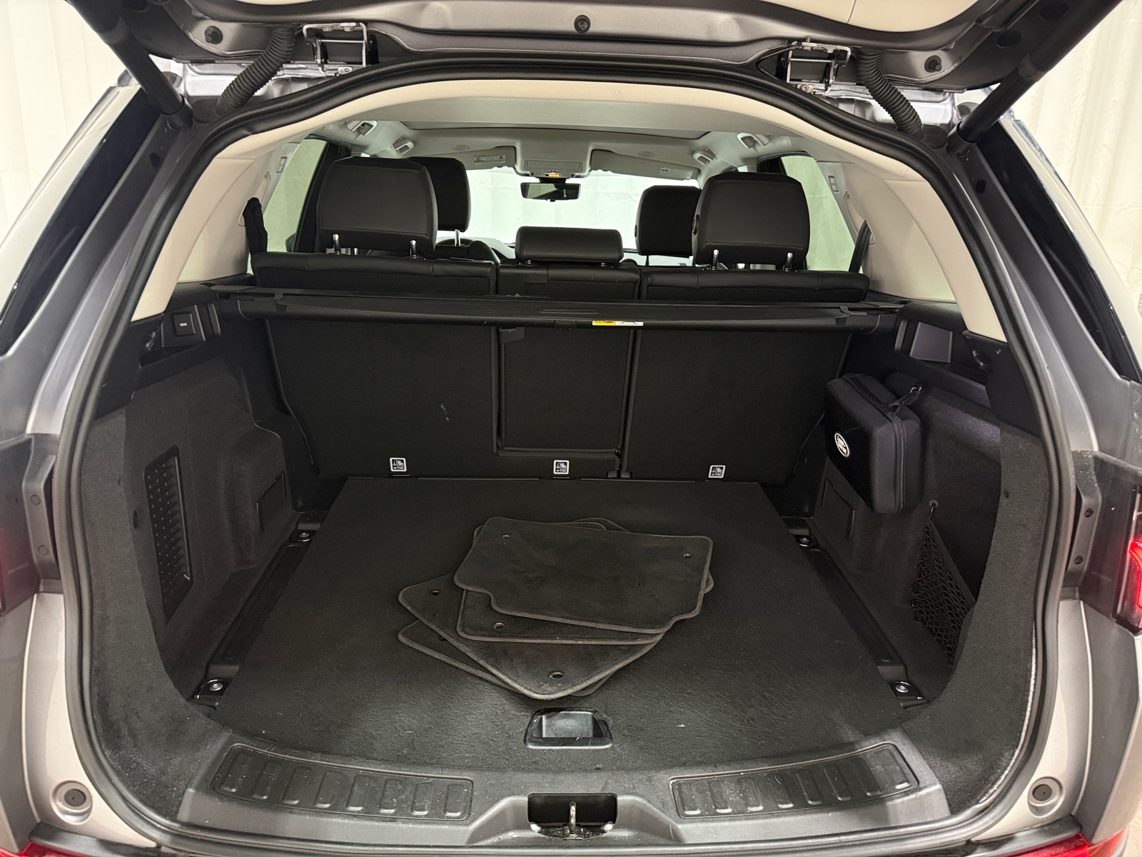 Thumbnail: 2021 Land Rover Discovery Sport - 6