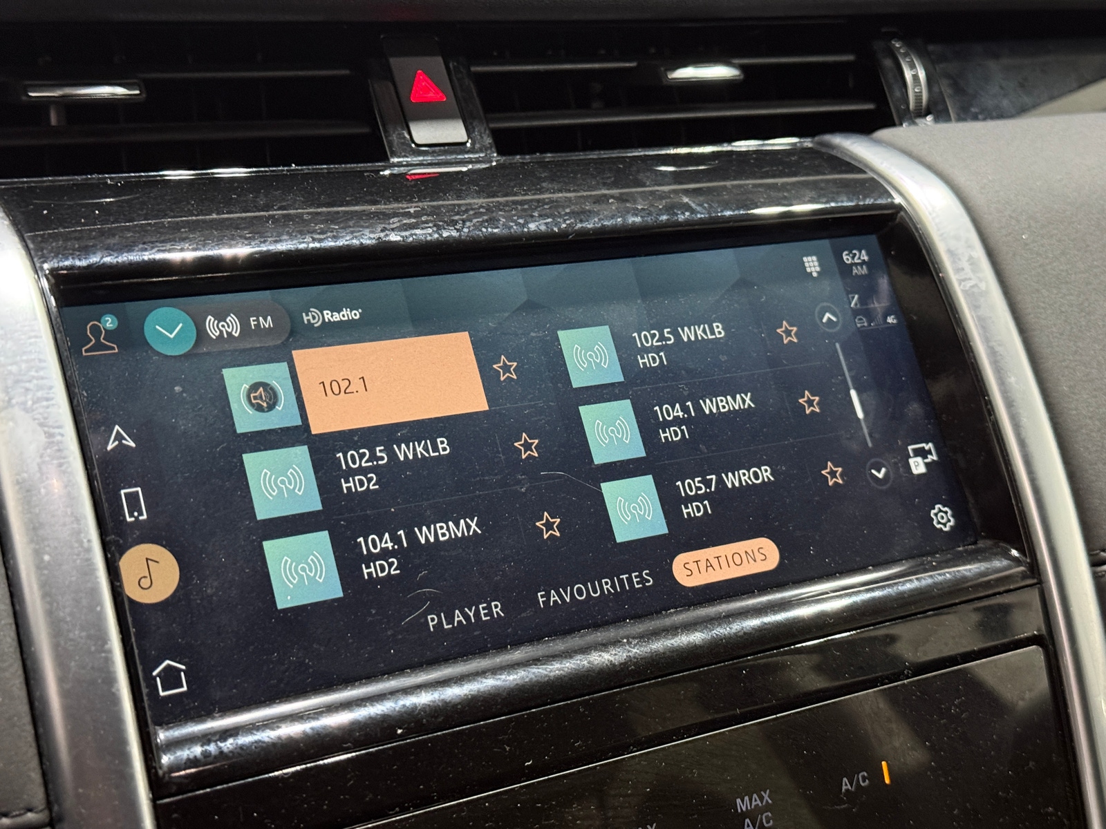 Thumbnail: 2021 Land Rover Discovery Sport - 3