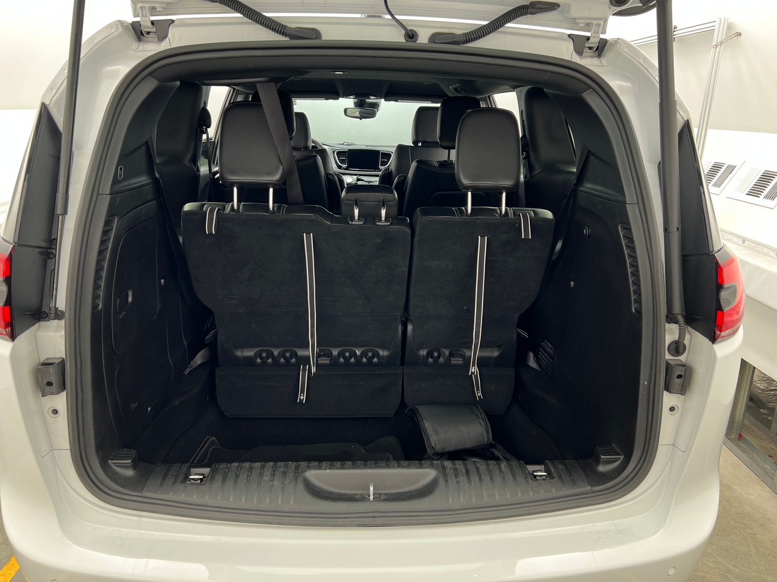 Thumbnail: 2024 Chrysler Pacifica - 6