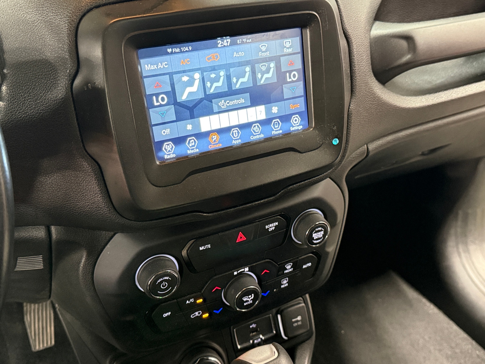 Thumbnail: 2019 Jeep Renegade - 4