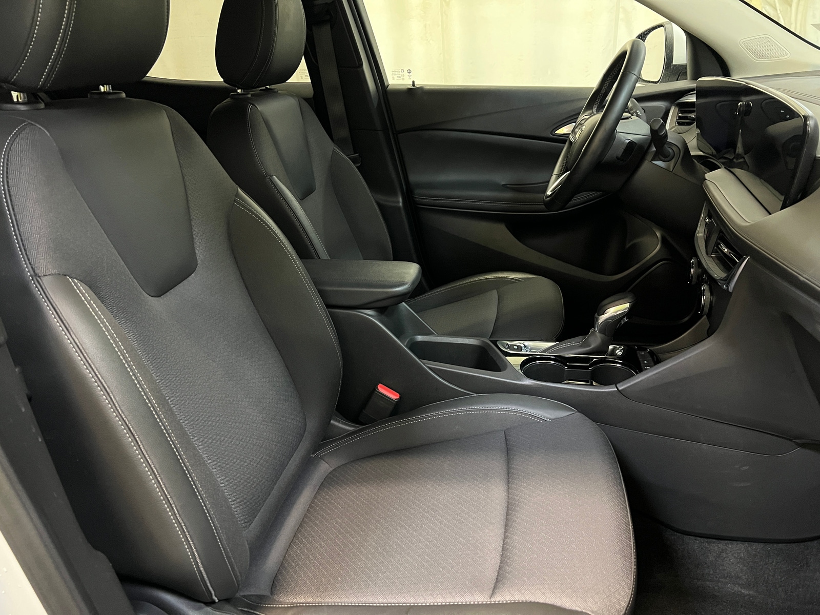 Thumbnail: 2025 Buick Encore GX - 2