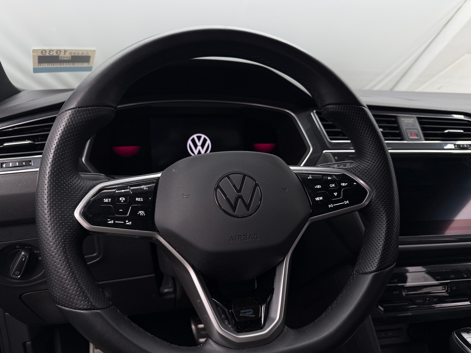 Thumbnail: 2022 Volkswagen Tiguan - 4