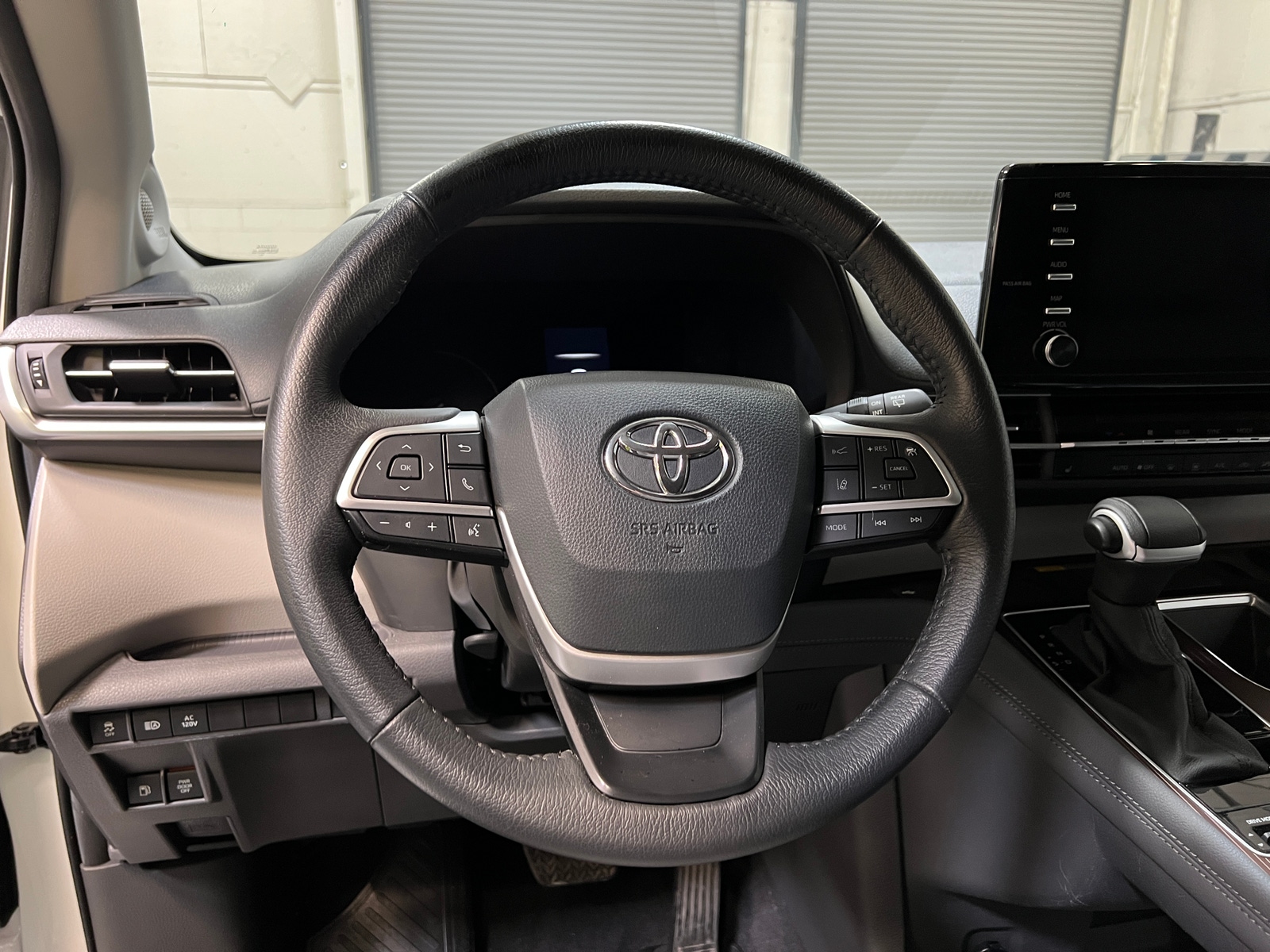 Thumbnail: 2024 Toyota Sienna - 4