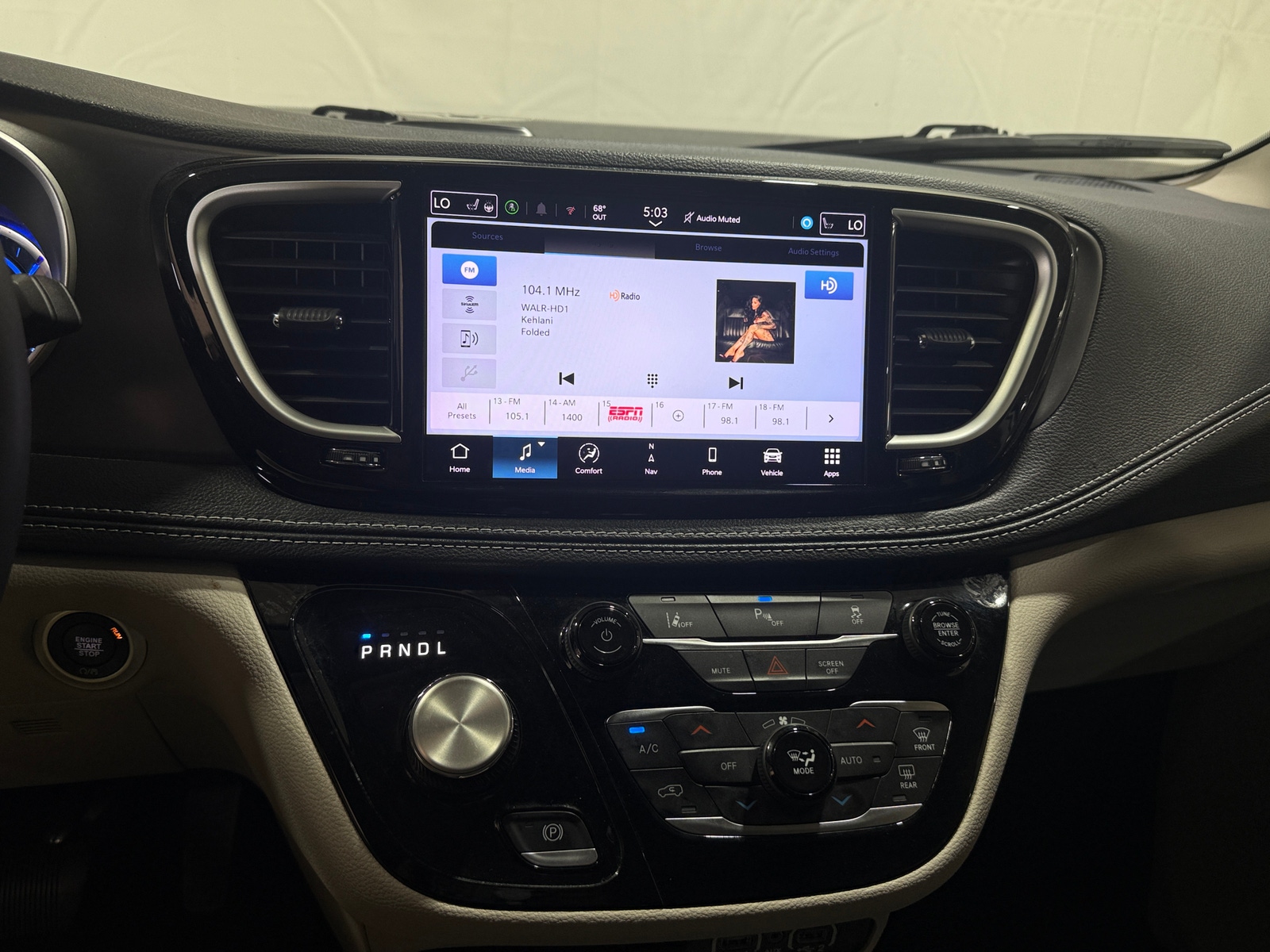 Thumbnail: 2024 Chrysler Pacifica - 3