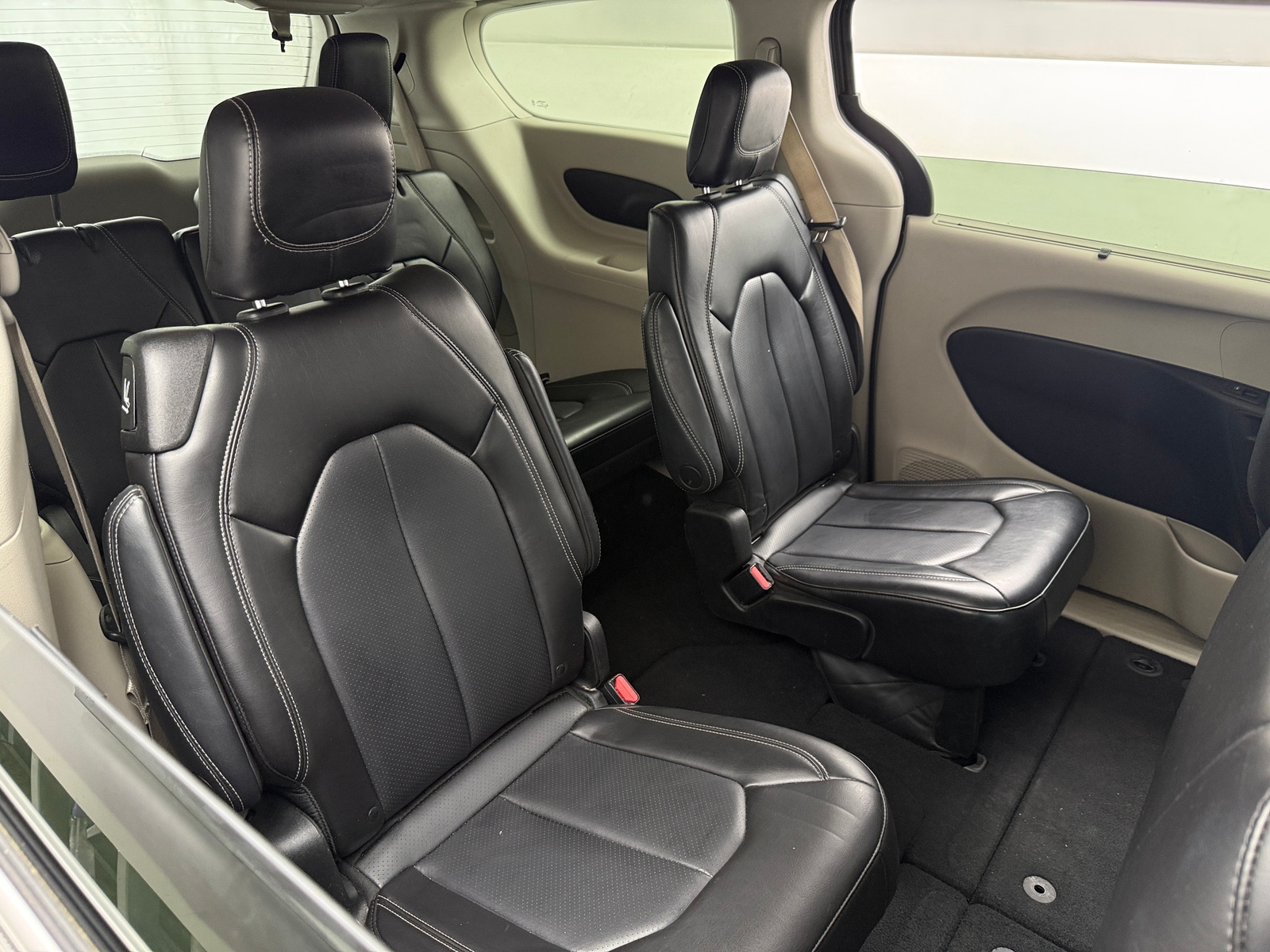 Thumbnail: 2023 Chrysler Pacifica - 5