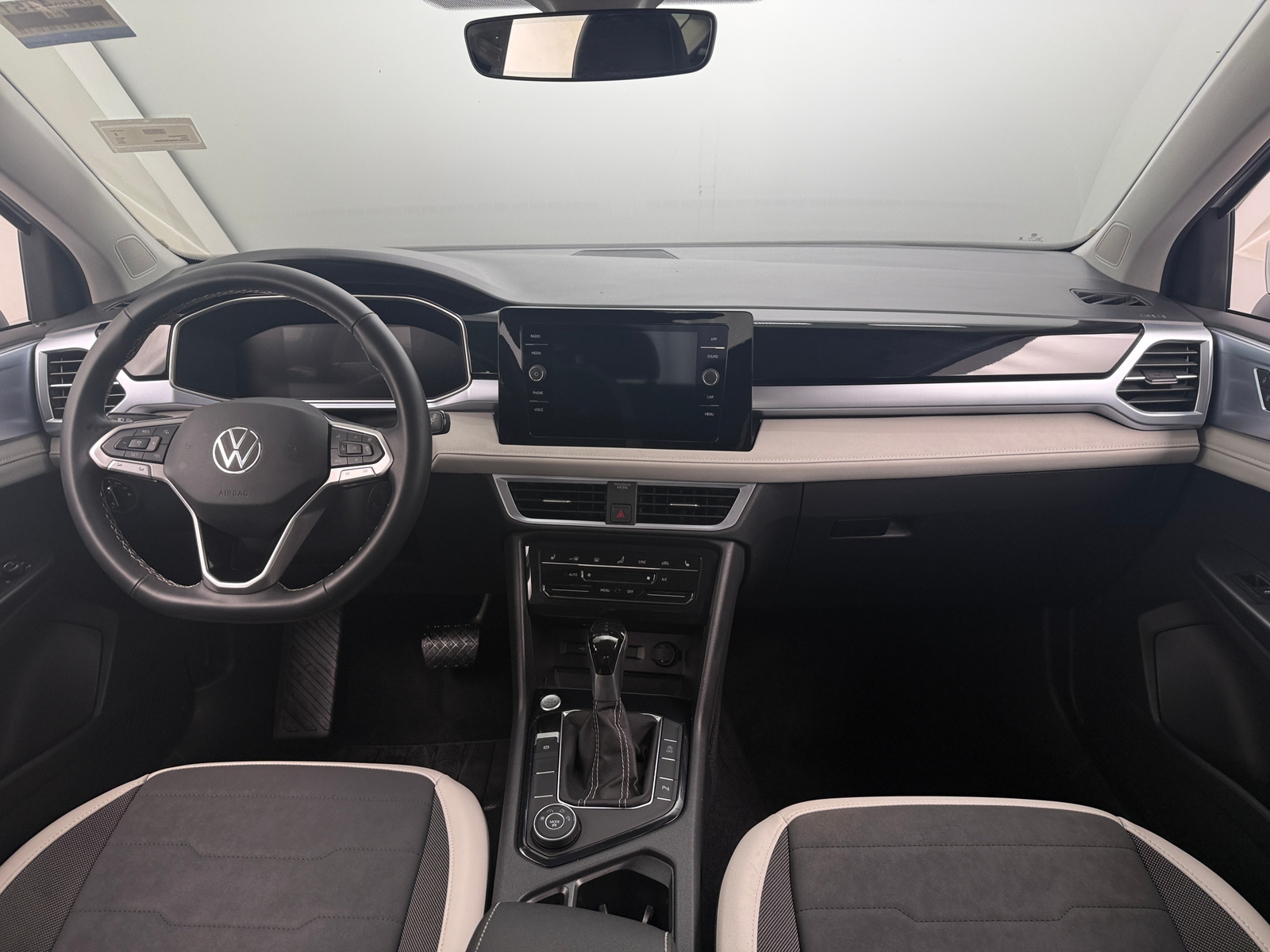 Thumbnail: 2025 Volkswagen Taos - 2