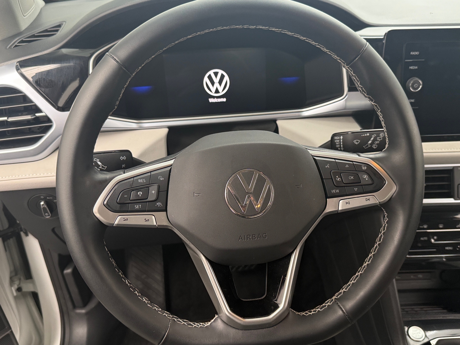 Thumbnail: 2025 Volkswagen Taos - 4