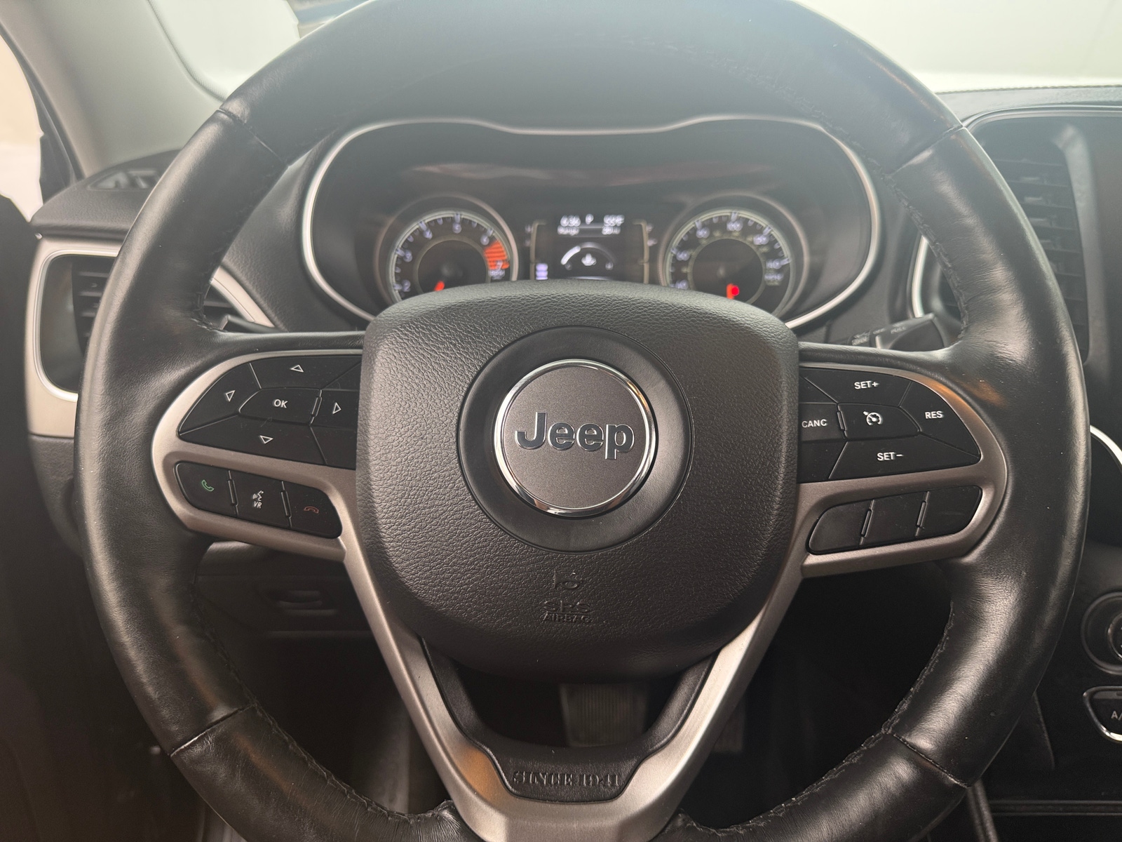 Thumbnail: 2019 Jeep Cherokee - 5