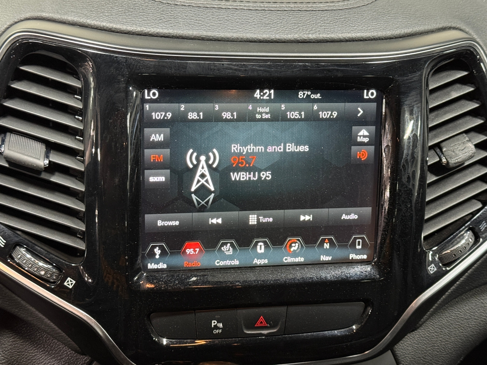 Thumbnail: 2019 Jeep Cherokee - 3