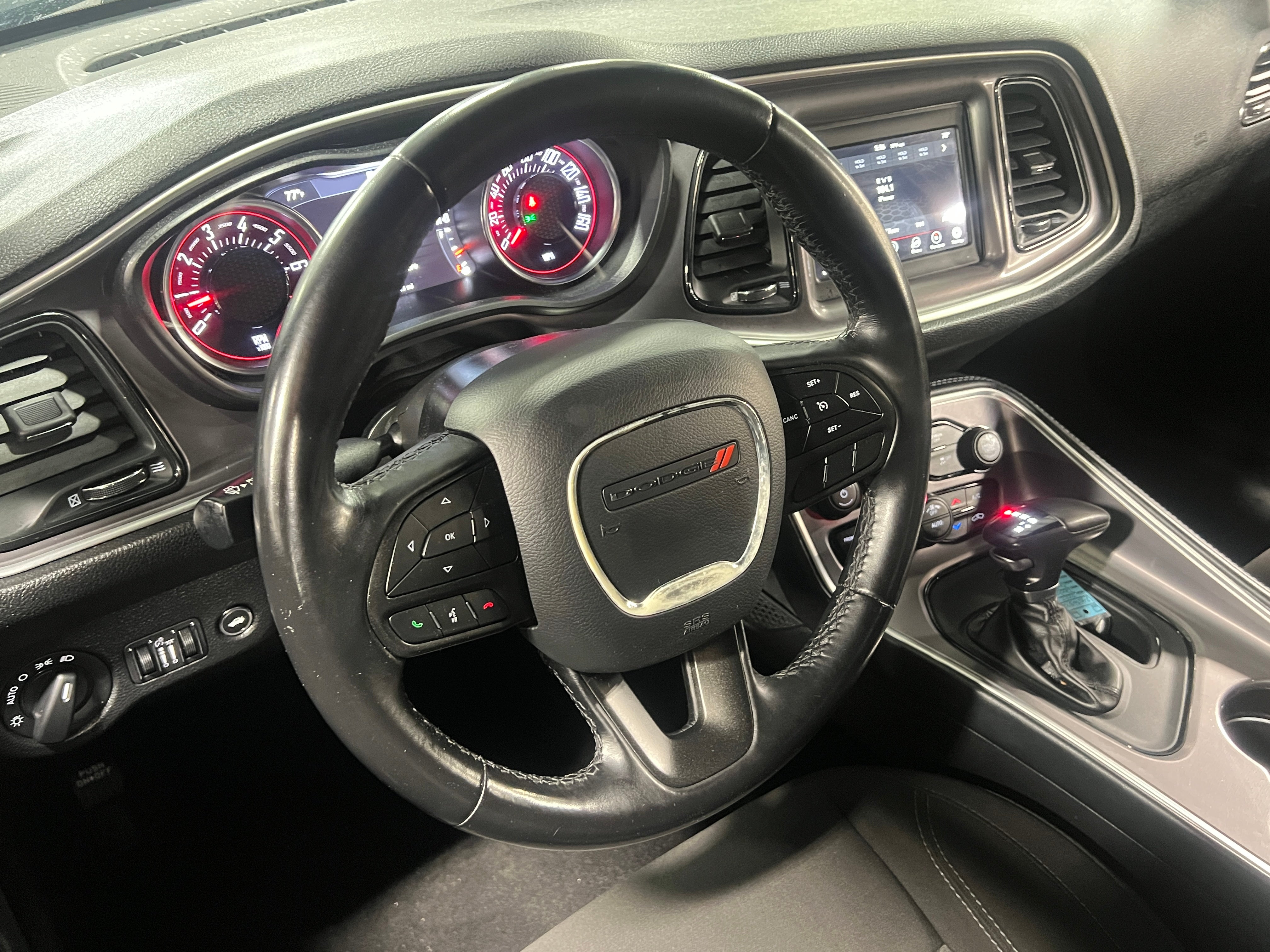 2022 Dodge Challenger SXT - Photo 5