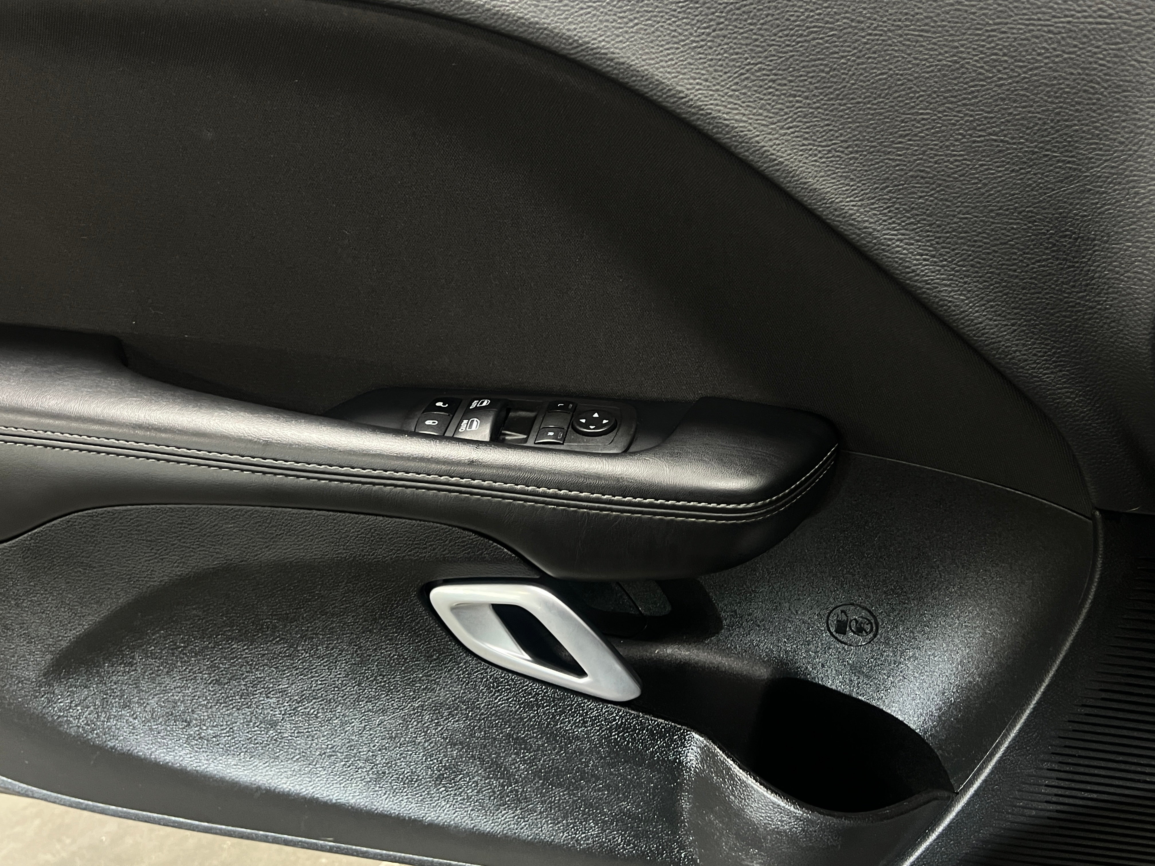 2022 Dodge Challenger SXT - Photo 7