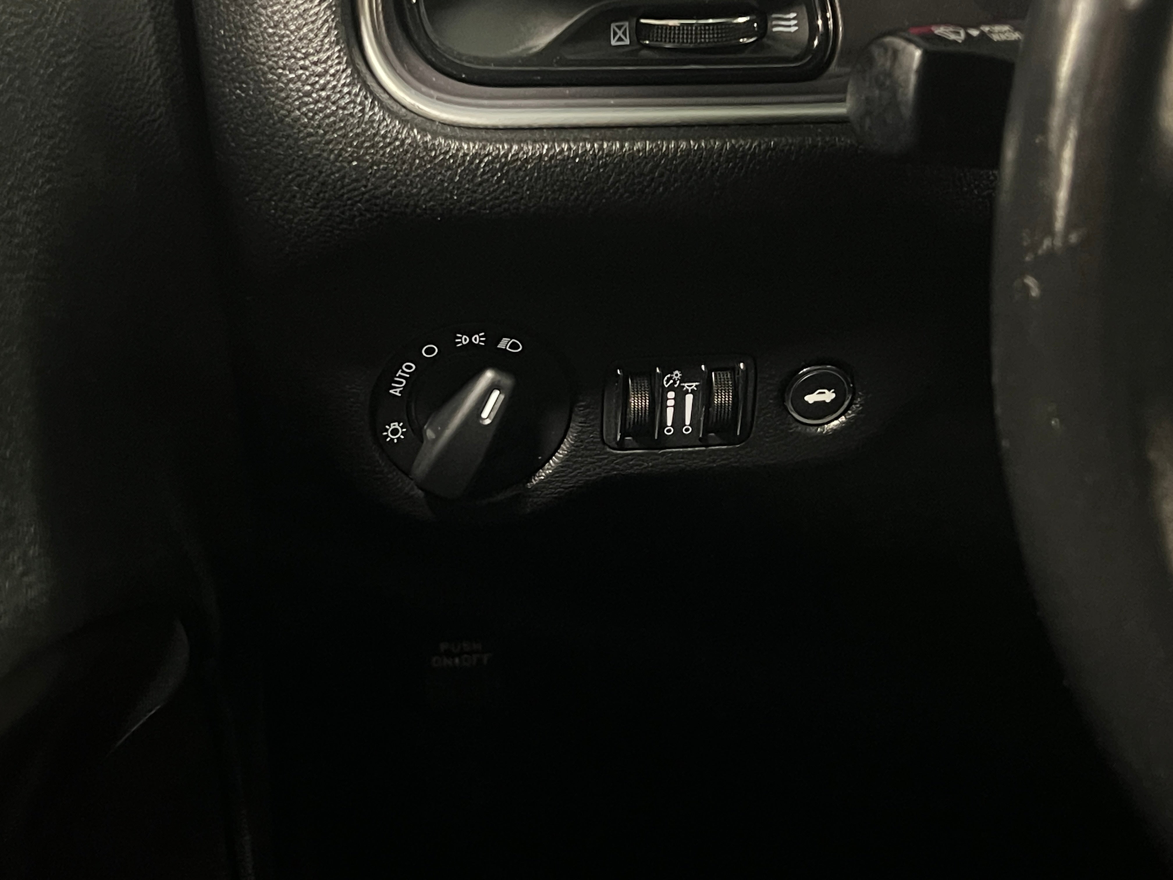 2022 Dodge Challenger SXT - Photo 9
