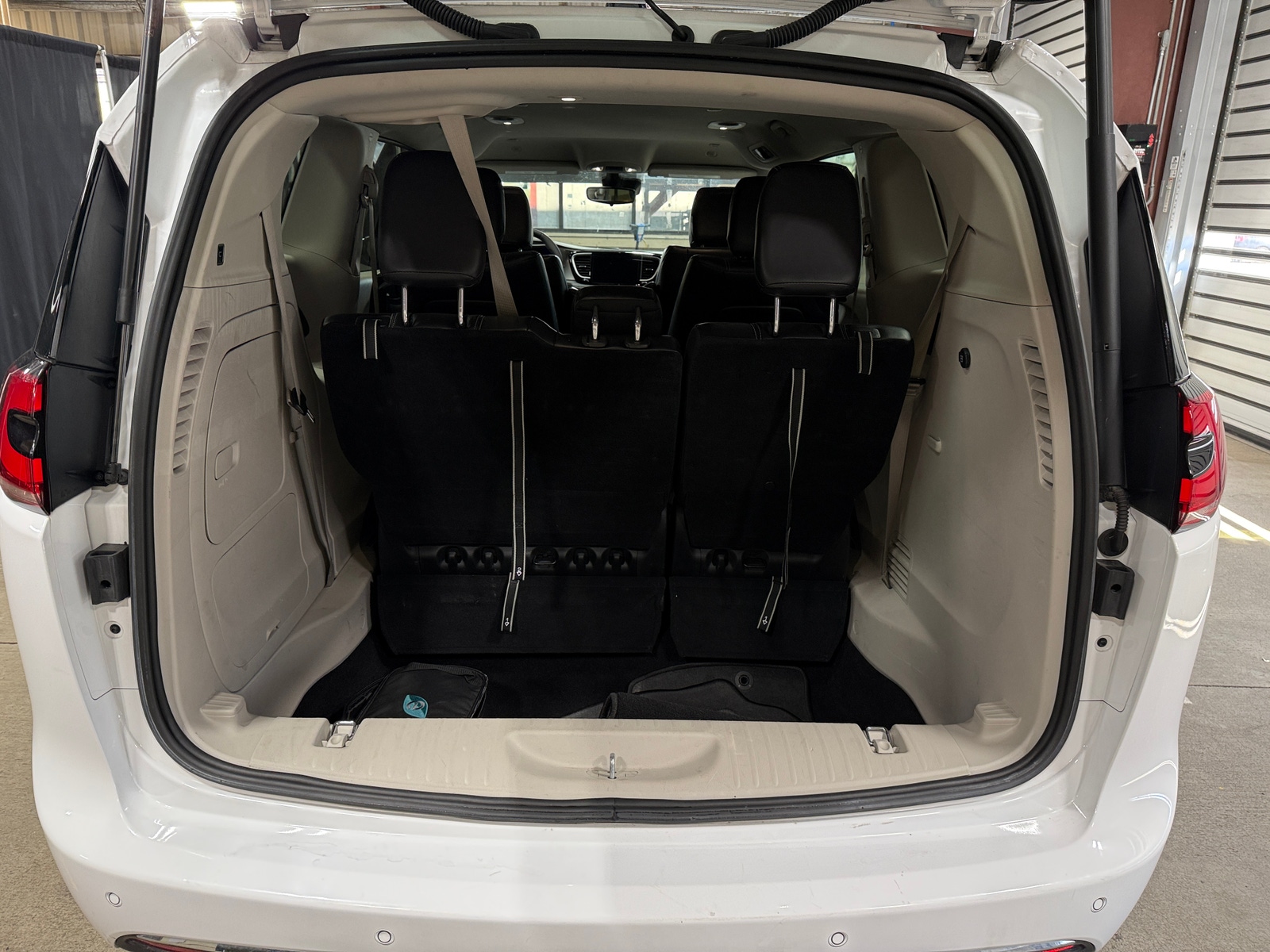 Thumbnail: 2024 Chrysler Pacifica - 6