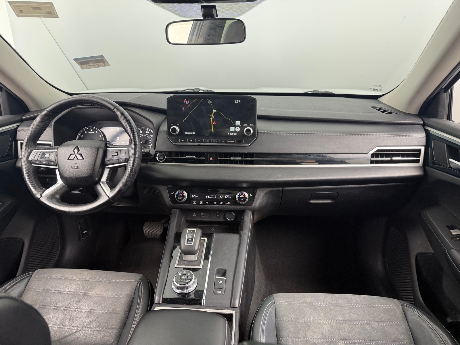 Thumbnail: 2022 Mitsubishi Outlander - 2