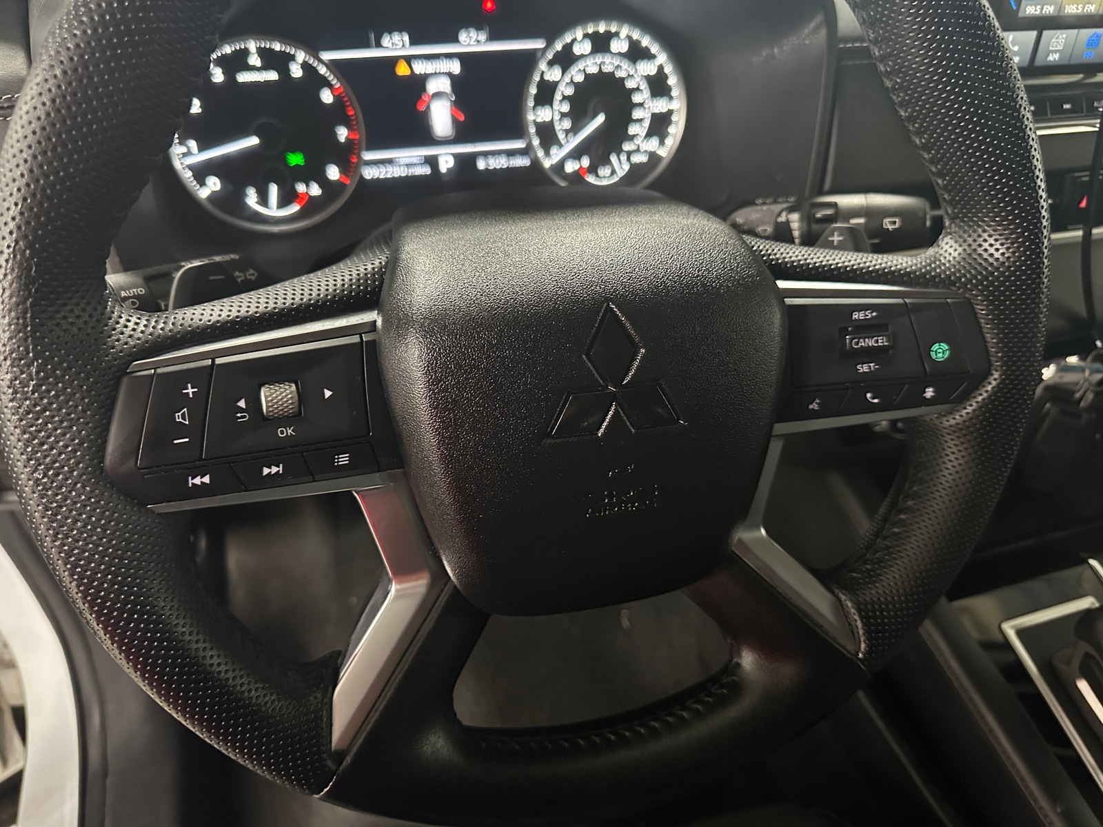 Thumbnail: 2022 Mitsubishi Outlander - 4