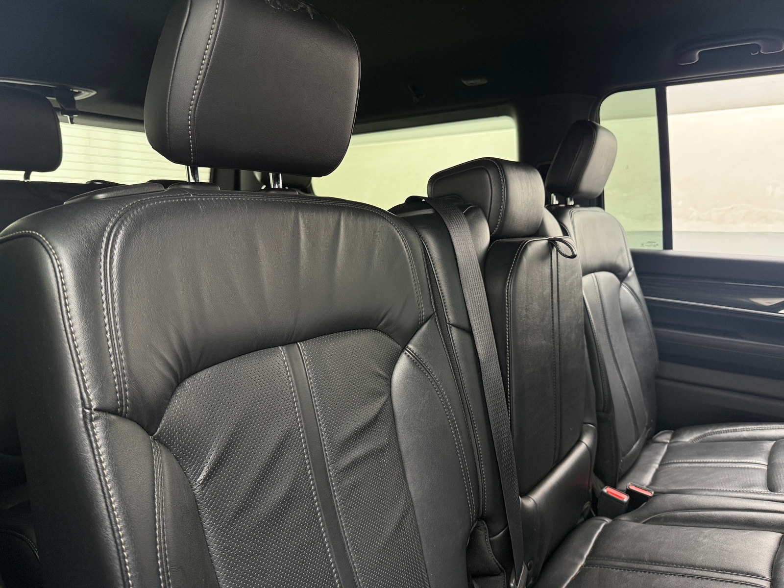 Thumbnail: 2022 Jeep Wagoneer - 5