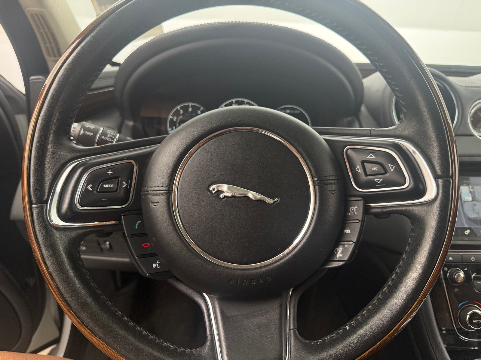 Thumbnail: 2019 Jaguar XJ - 4