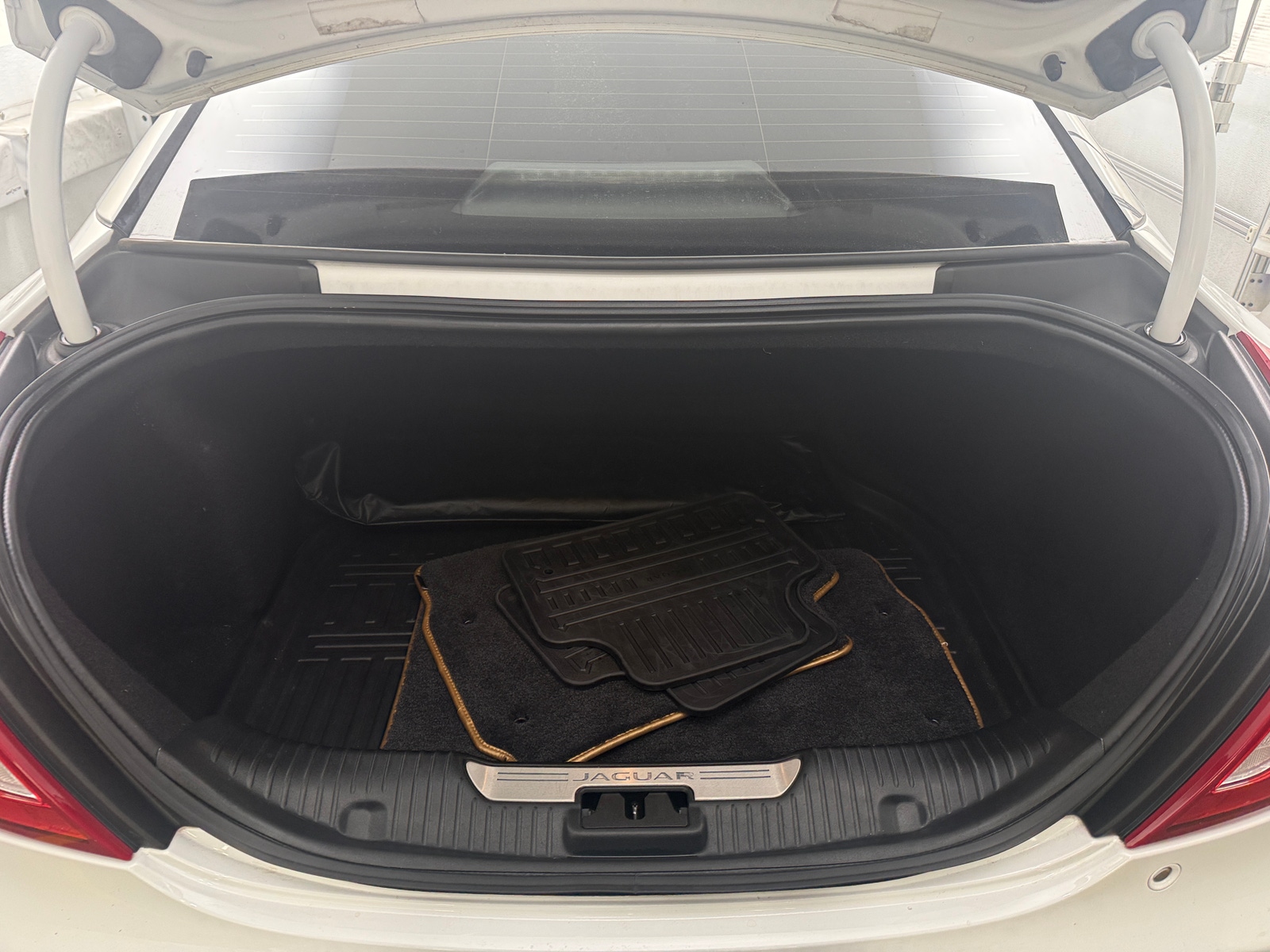 Thumbnail: 2019 Jaguar XJ - 6