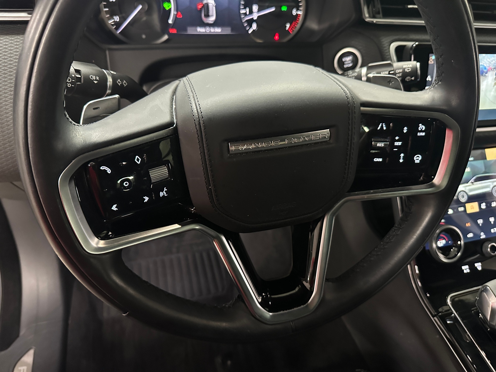 Thumbnail: 2023 Land Rover Range Rover Velar - 4