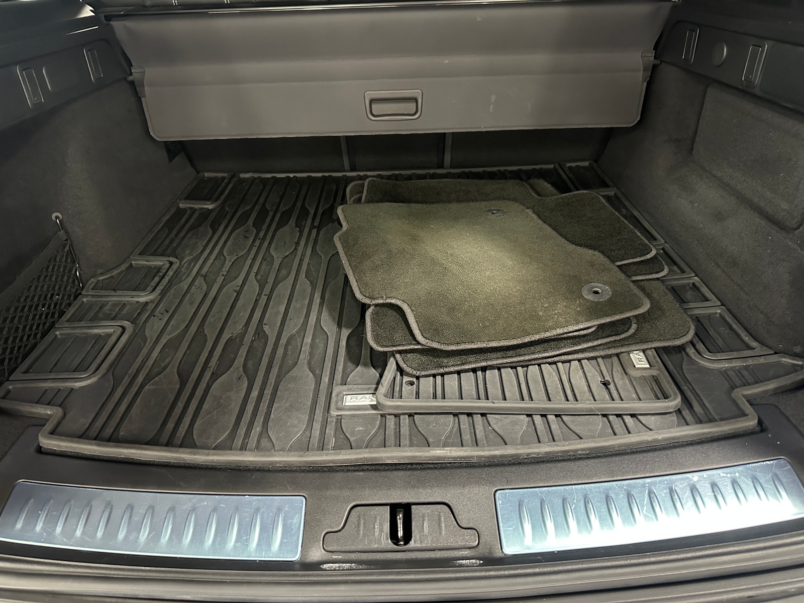 Thumbnail: 2023 Land Rover Range Rover Velar - 6