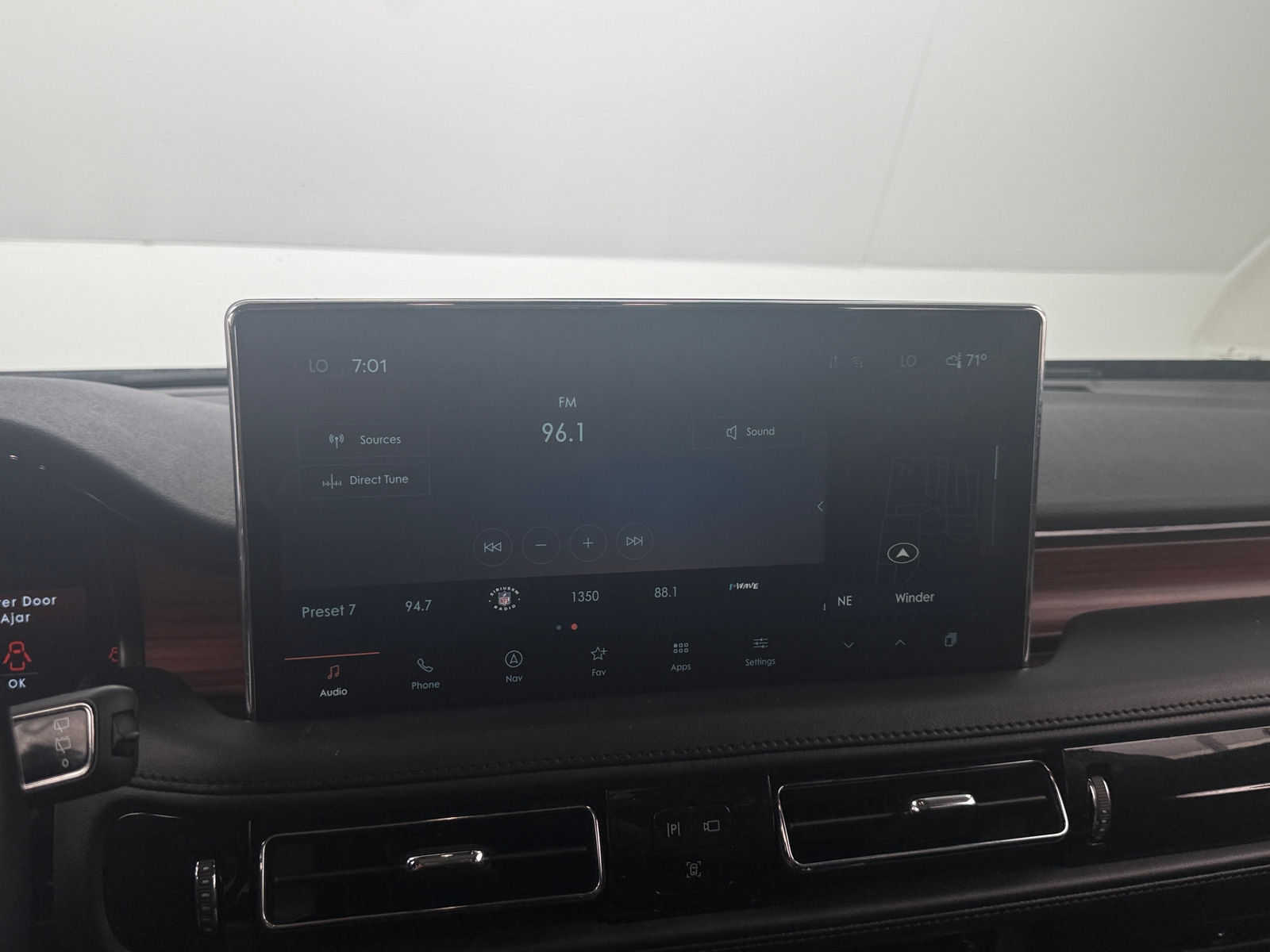 Thumbnail: 2023 Lincoln Nautilus - 3