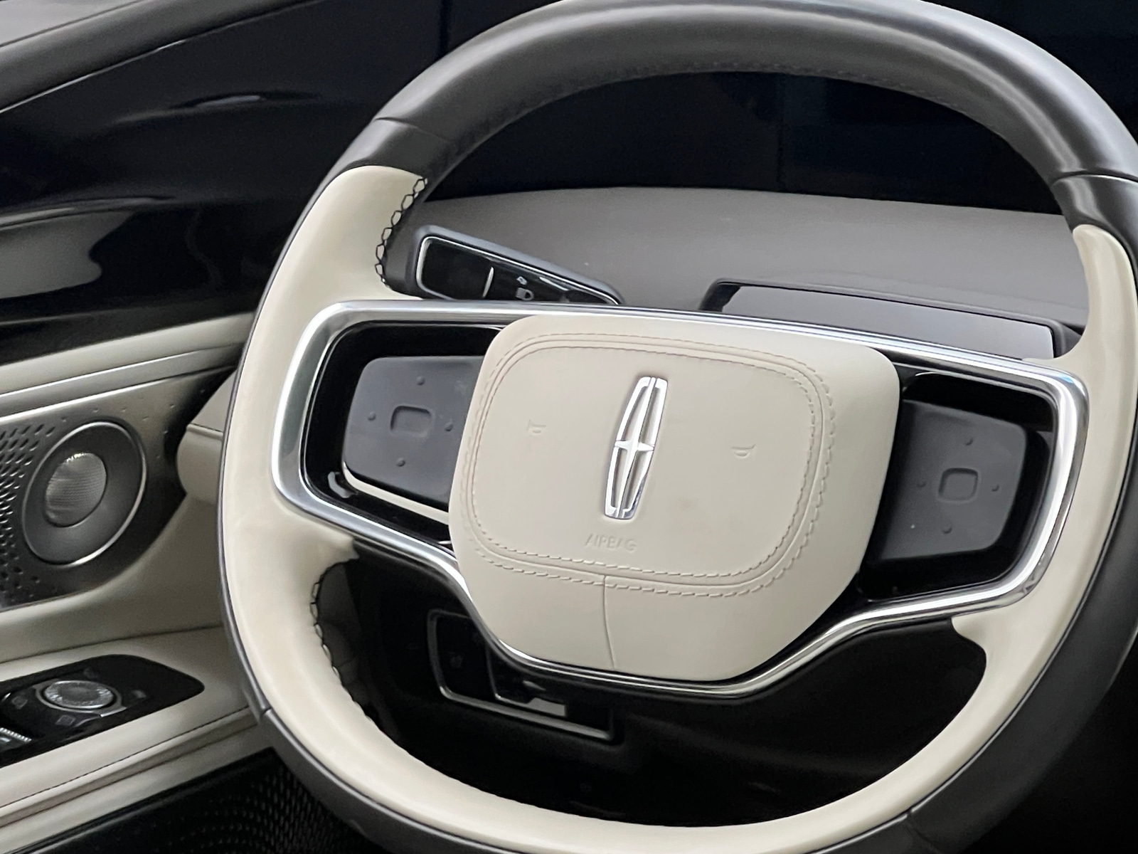 Thumbnail: 2024 Lincoln Nautilus - 4