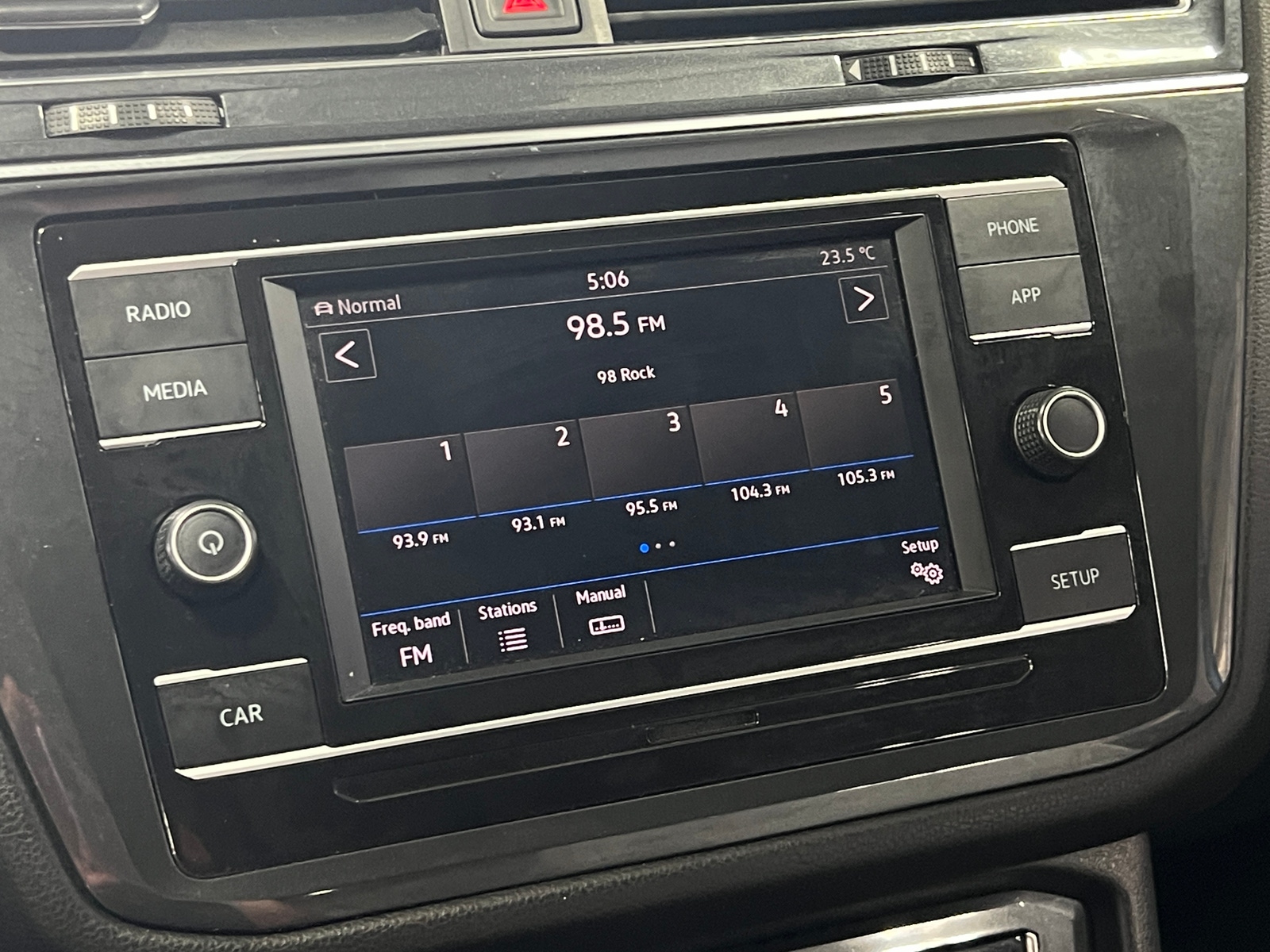 Thumbnail: 2018 Volkswagen Tiguan - 4