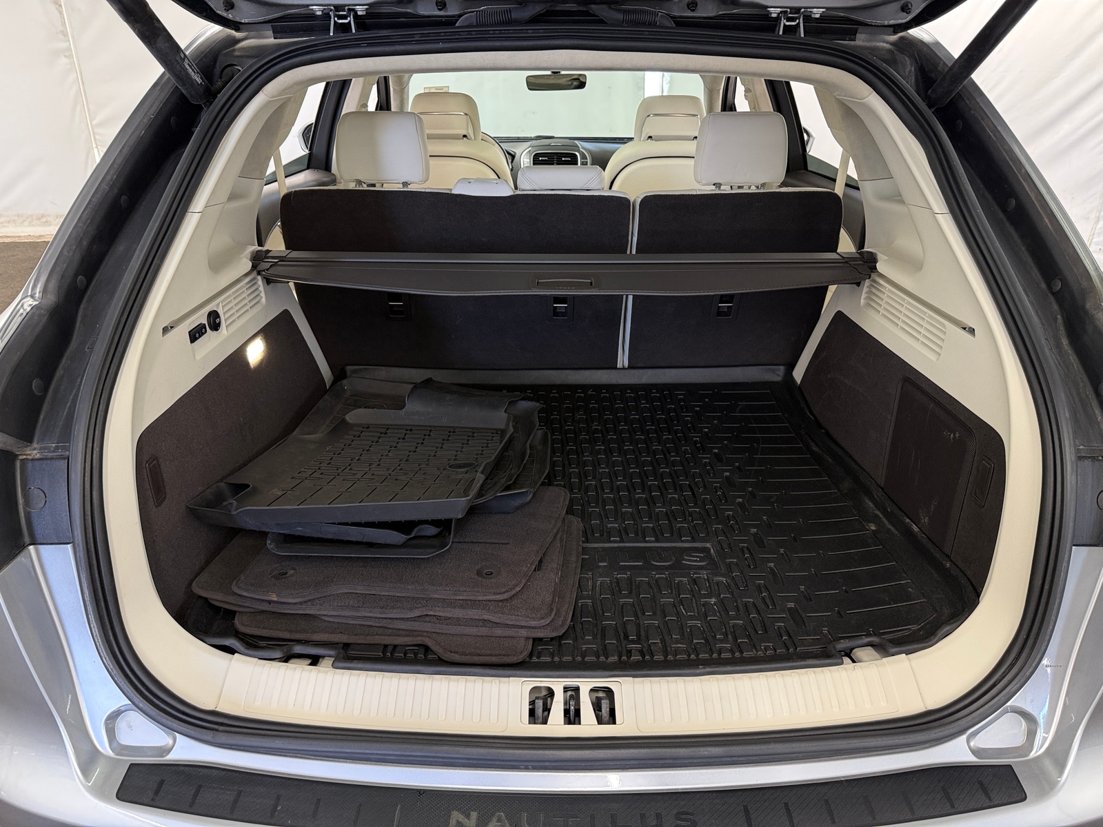 Thumbnail: 2020 Lincoln Nautilus - 6