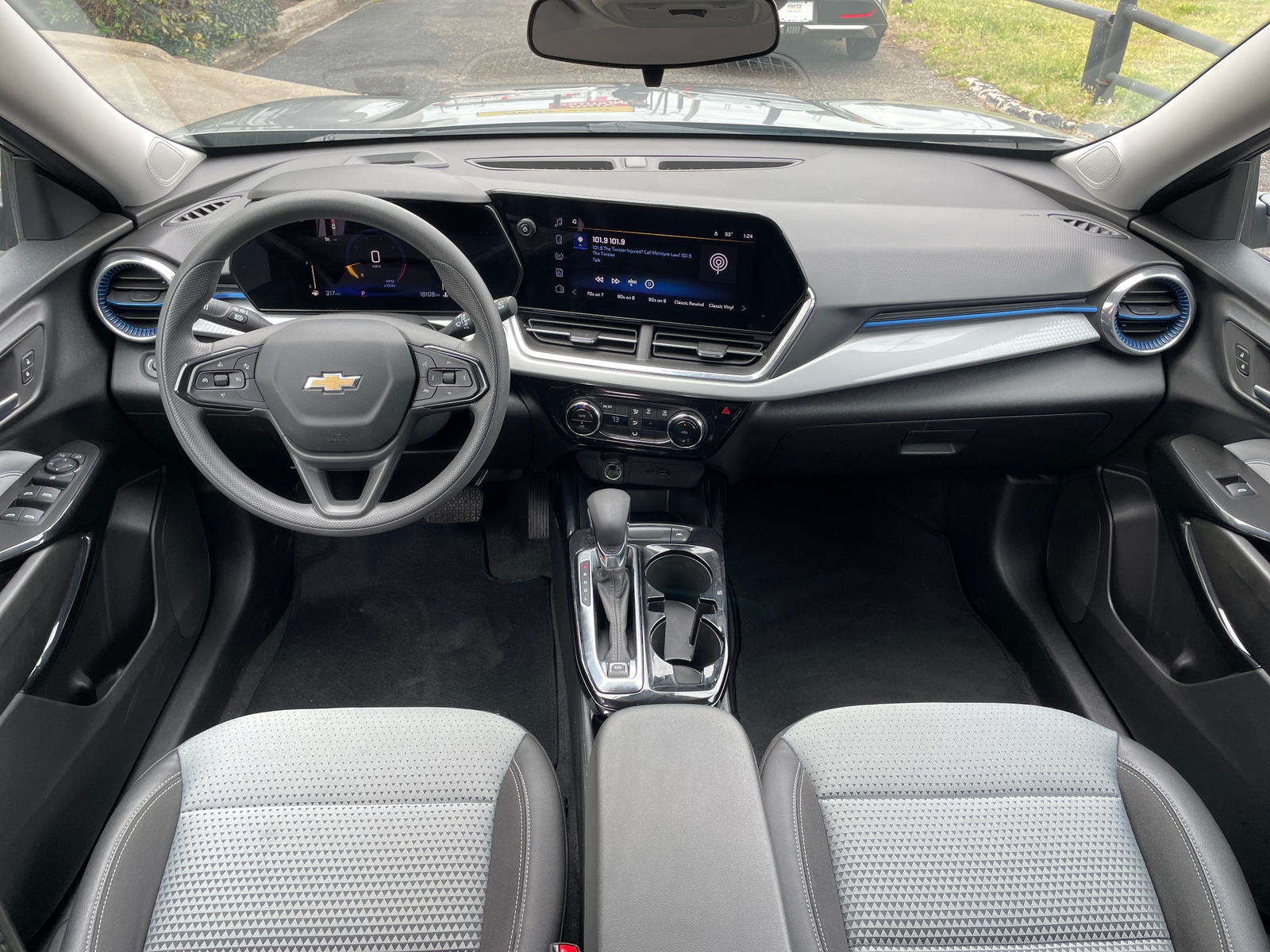 Thumbnail: 2025 Chevrolet Trax - 3