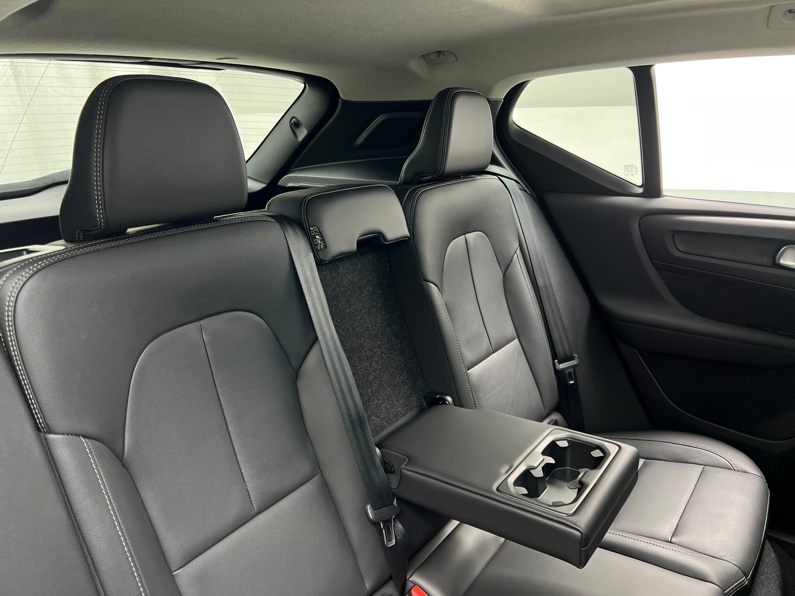 Thumbnail: 2025 Volvo XC40 - 5