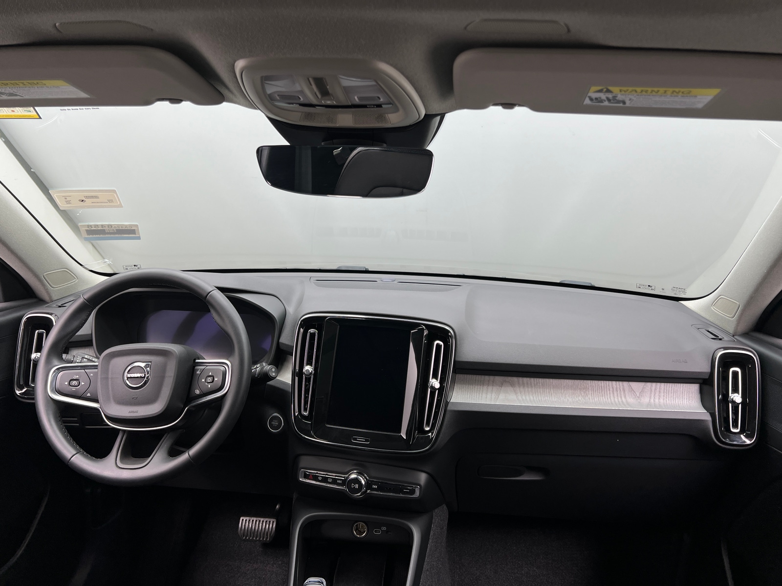 Thumbnail: 2025 Volvo XC40 - 2