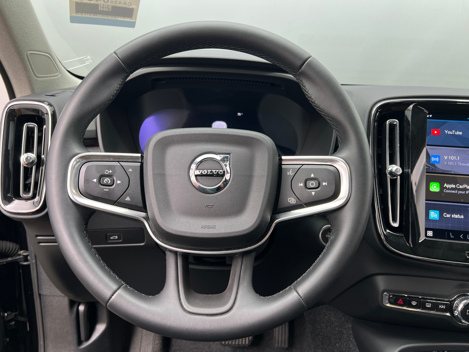 Thumbnail: 2025 Volvo XC40 - 4