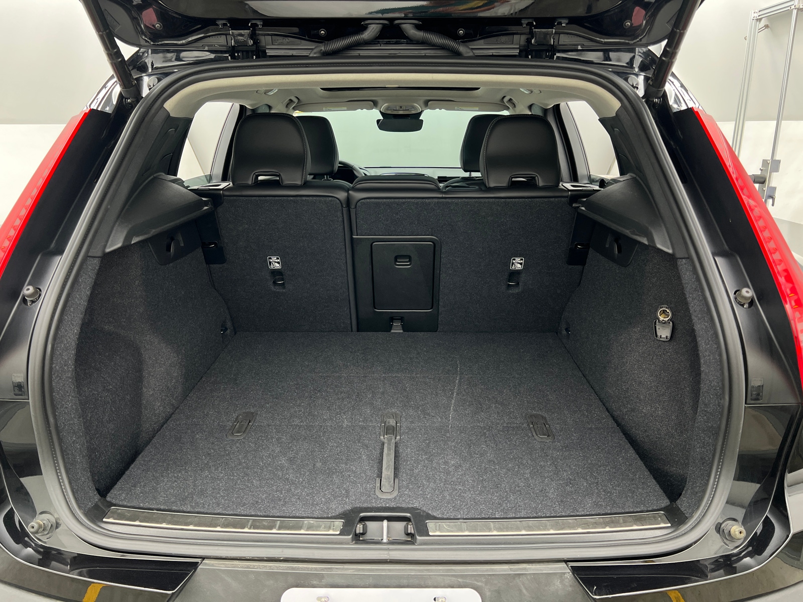 Thumbnail: 2025 Volvo XC40 - 6