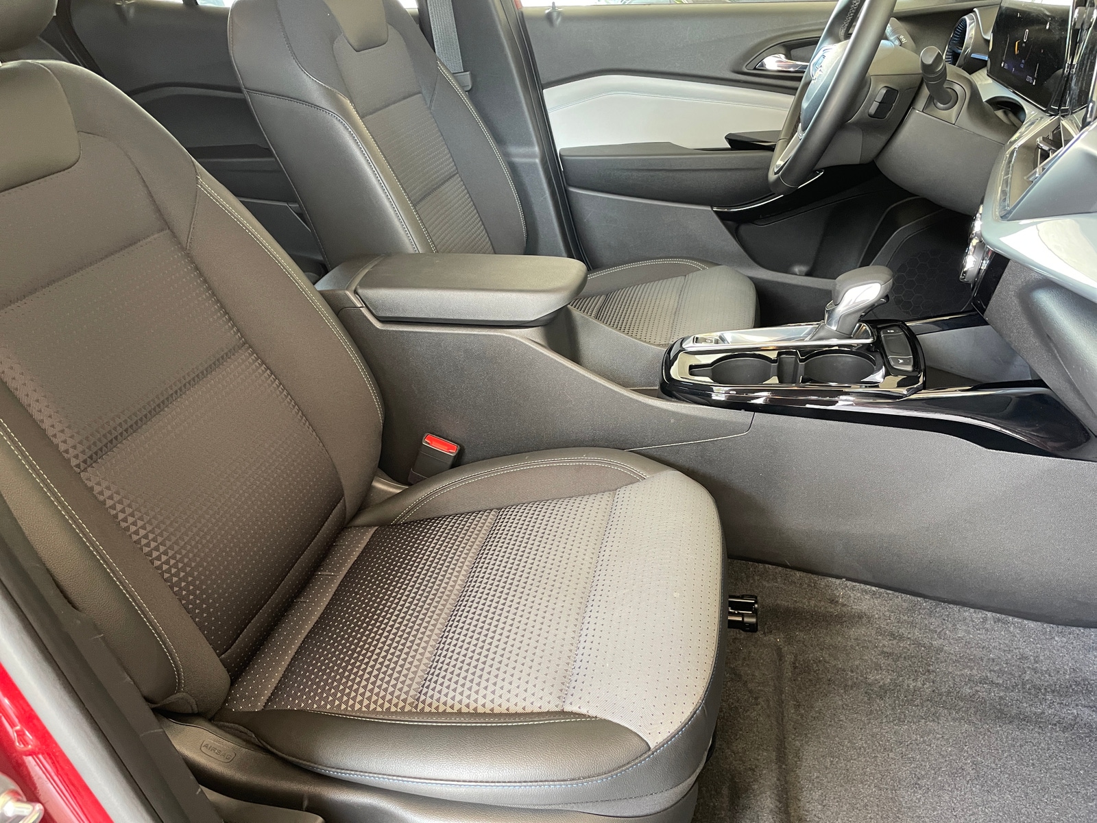 Thumbnail: 2025 Chevrolet Trax - 2