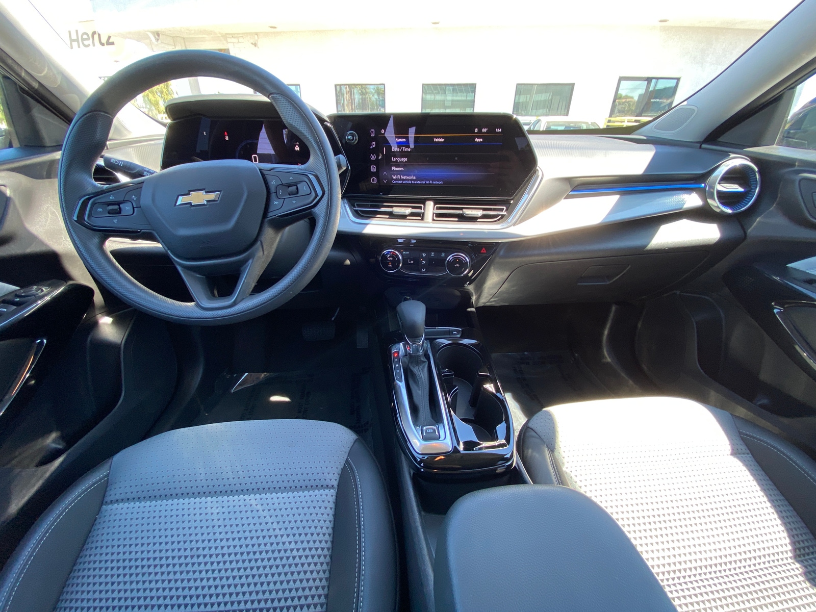 Thumbnail: 2025 Chevrolet Trax - 3