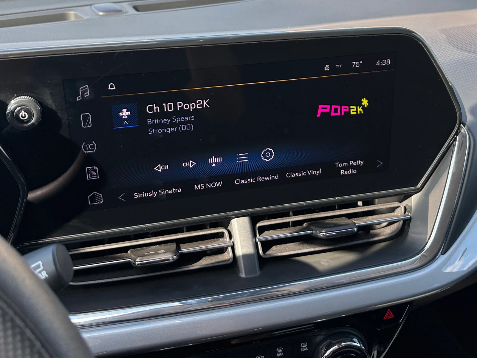 Thumbnail: 2025 Chevrolet Trax - 4