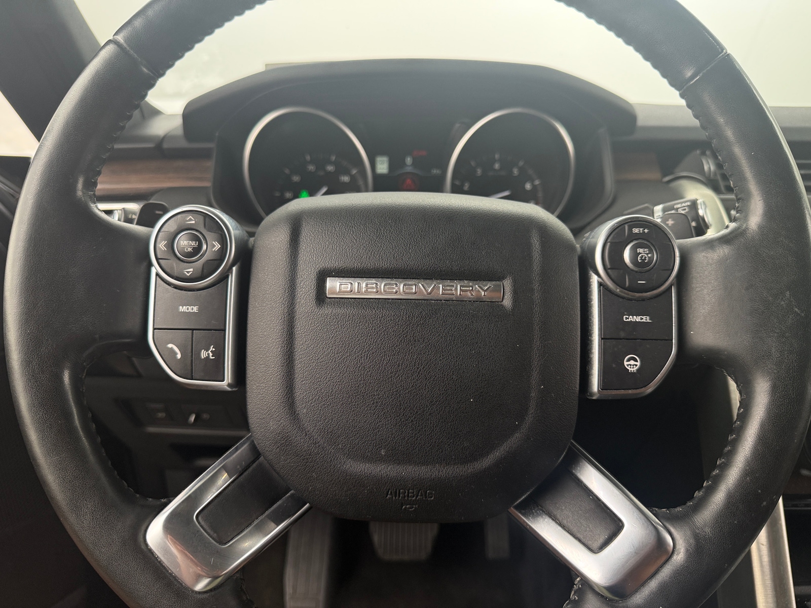 Thumbnail: 2017 Land Rover Discovery - 4