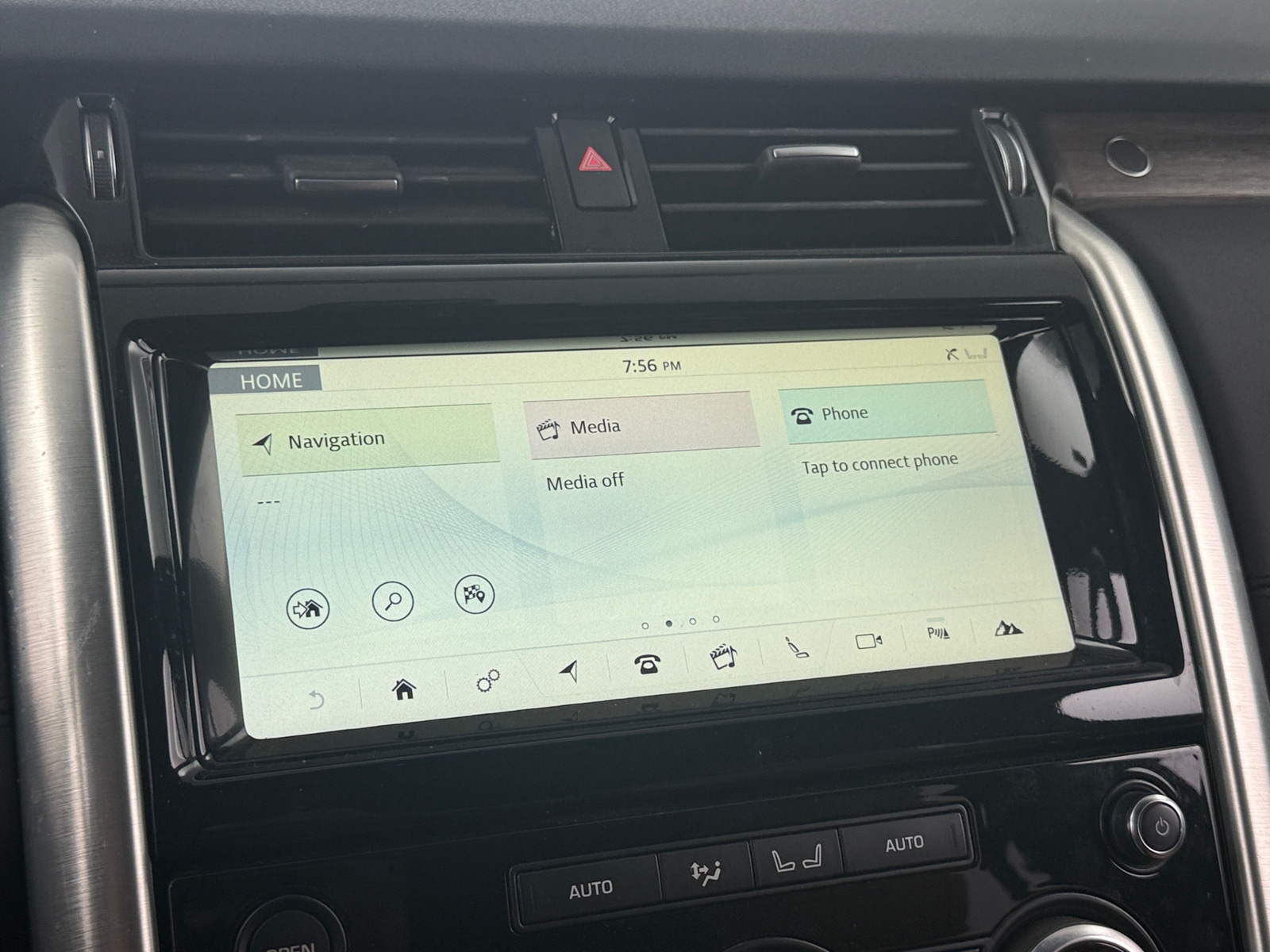 Thumbnail: 2017 Land Rover Discovery - 3