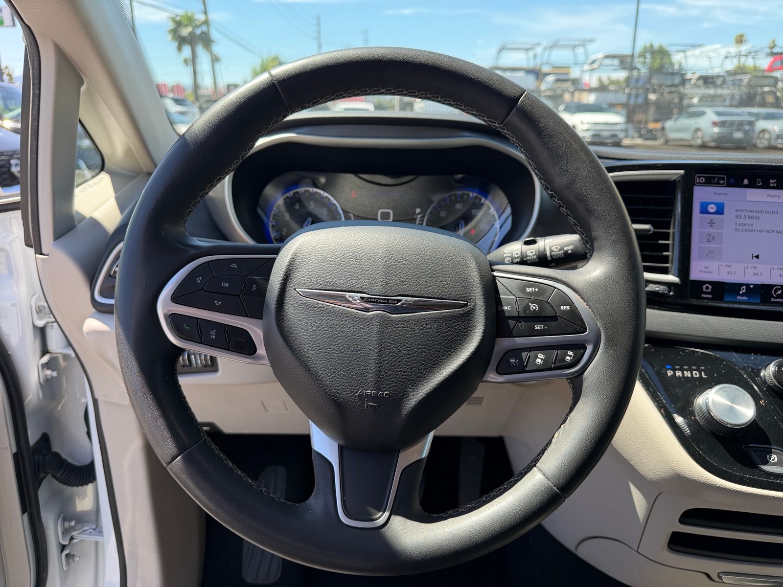 Thumbnail: 2023 Chrysler Pacifica - 5