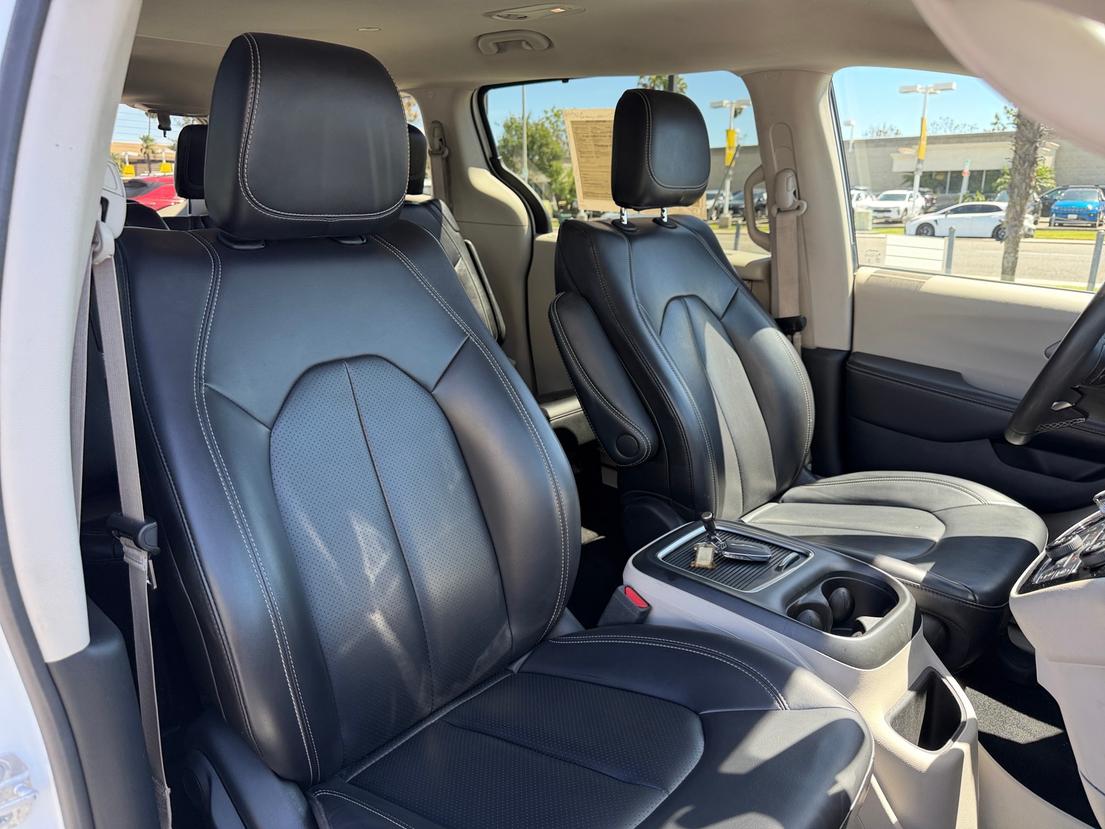 Thumbnail: 2023 Chrysler Pacifica - 2