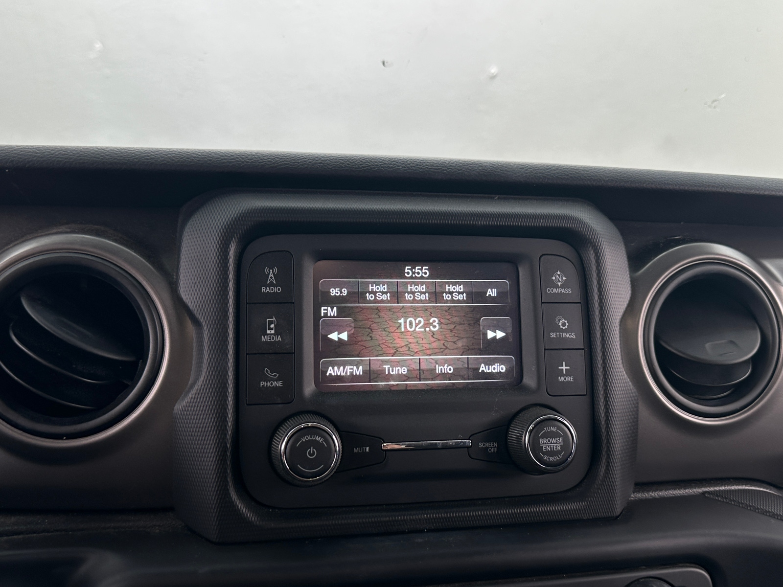 Thumbnail: 2021 Jeep Gladiator - 4