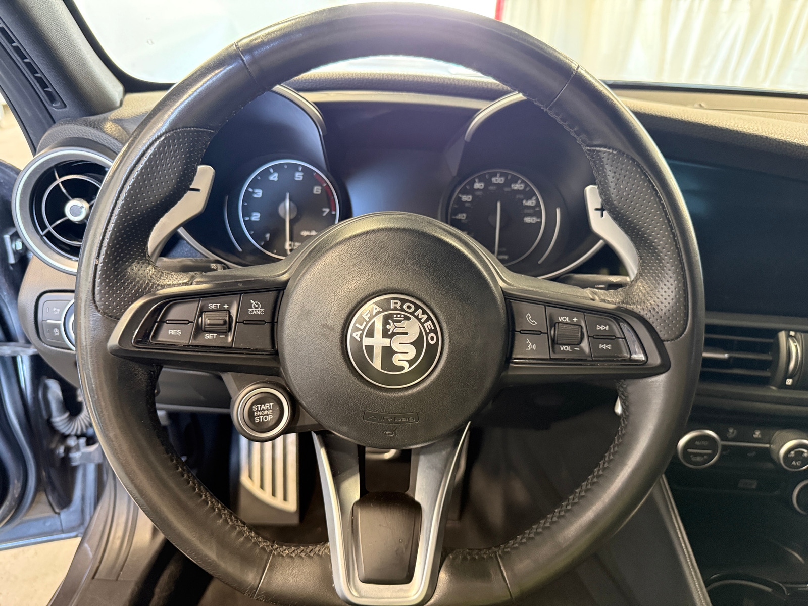 Thumbnail: 2020 Alfa Romeo Giulia - 4