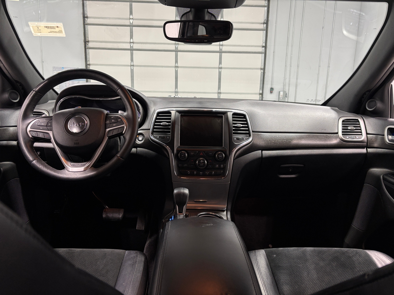 Thumbnail: 2017 Jeep Grand Cherokee - 3